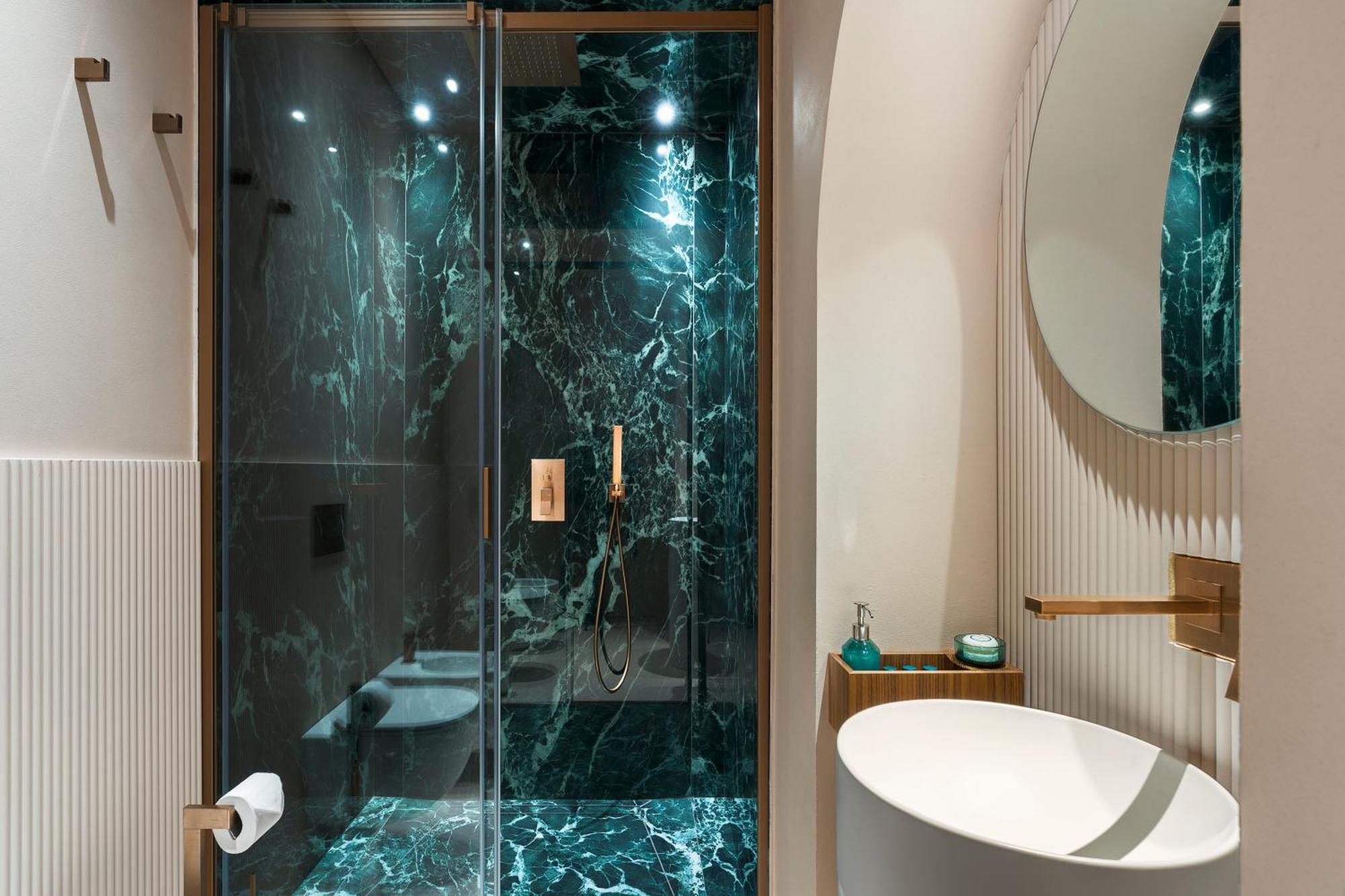 Executive Suite,1537235815:JPEG