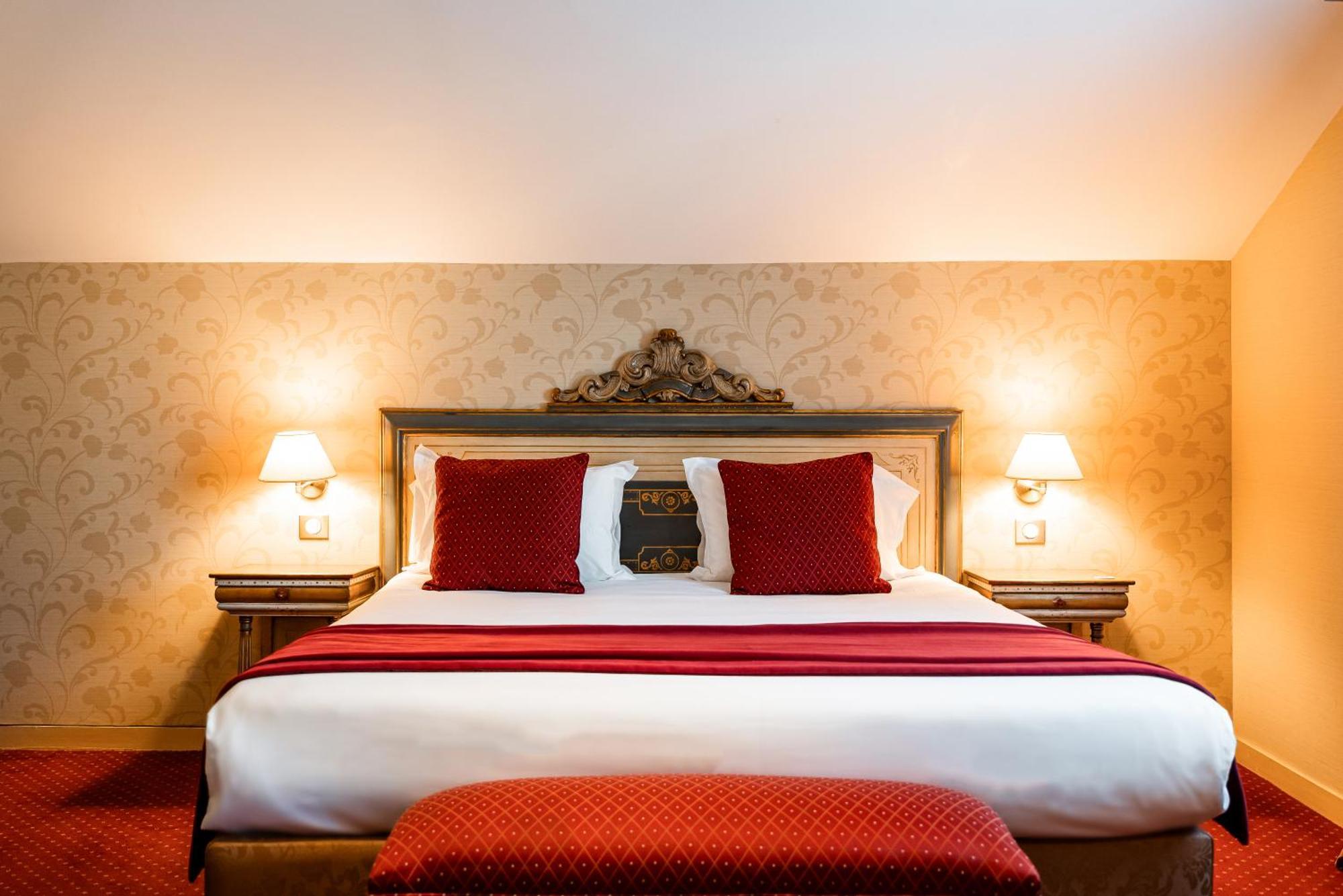 Deluxe Double with VIP Services,1539780937:JPEG