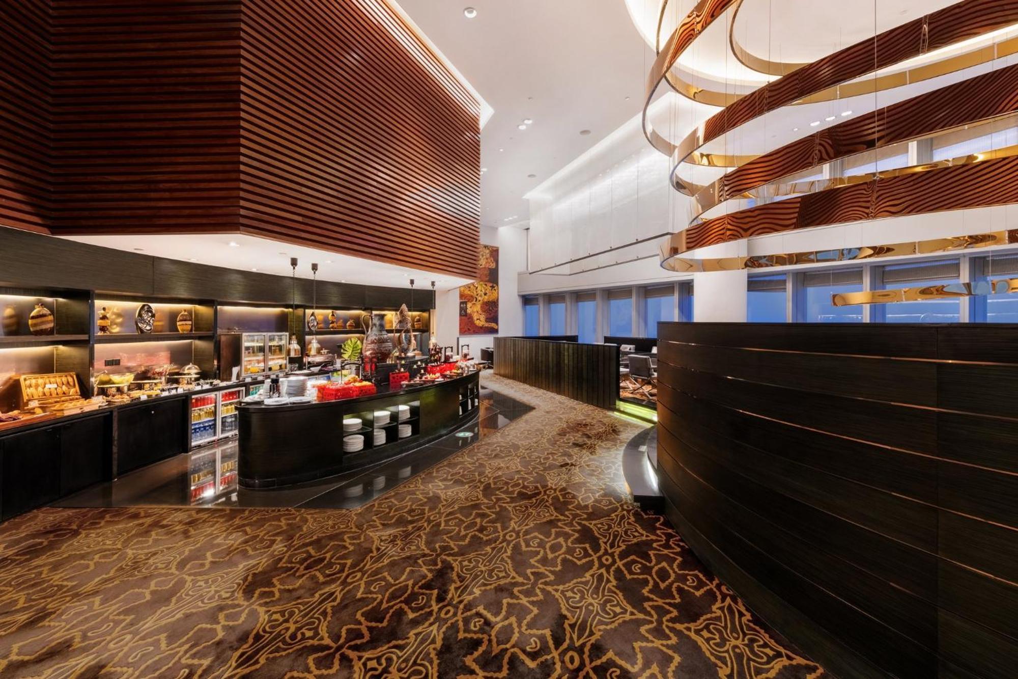 1 King Premium Lake View Lounge Access