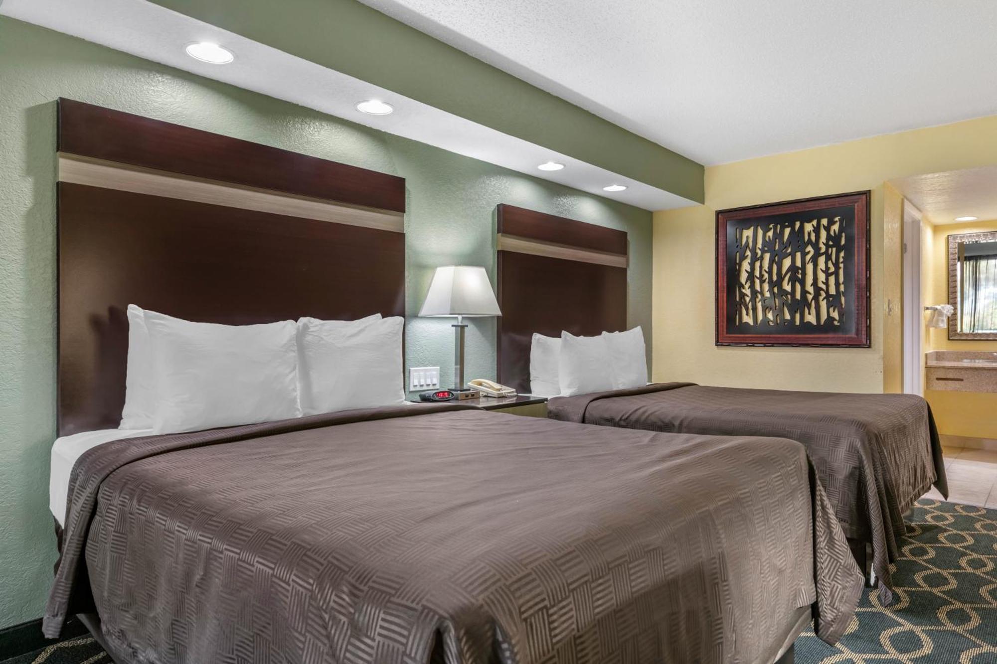 Queen Room with Two Queen Beds - Non-Smoking