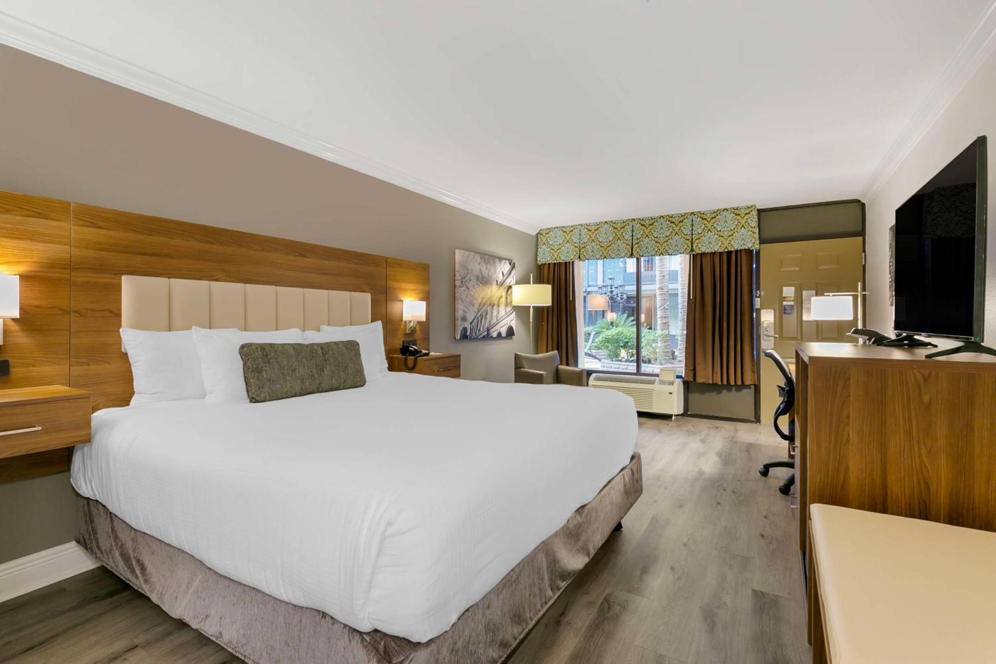 King Room with Bath Tub - Disability Access/Non-Smoking