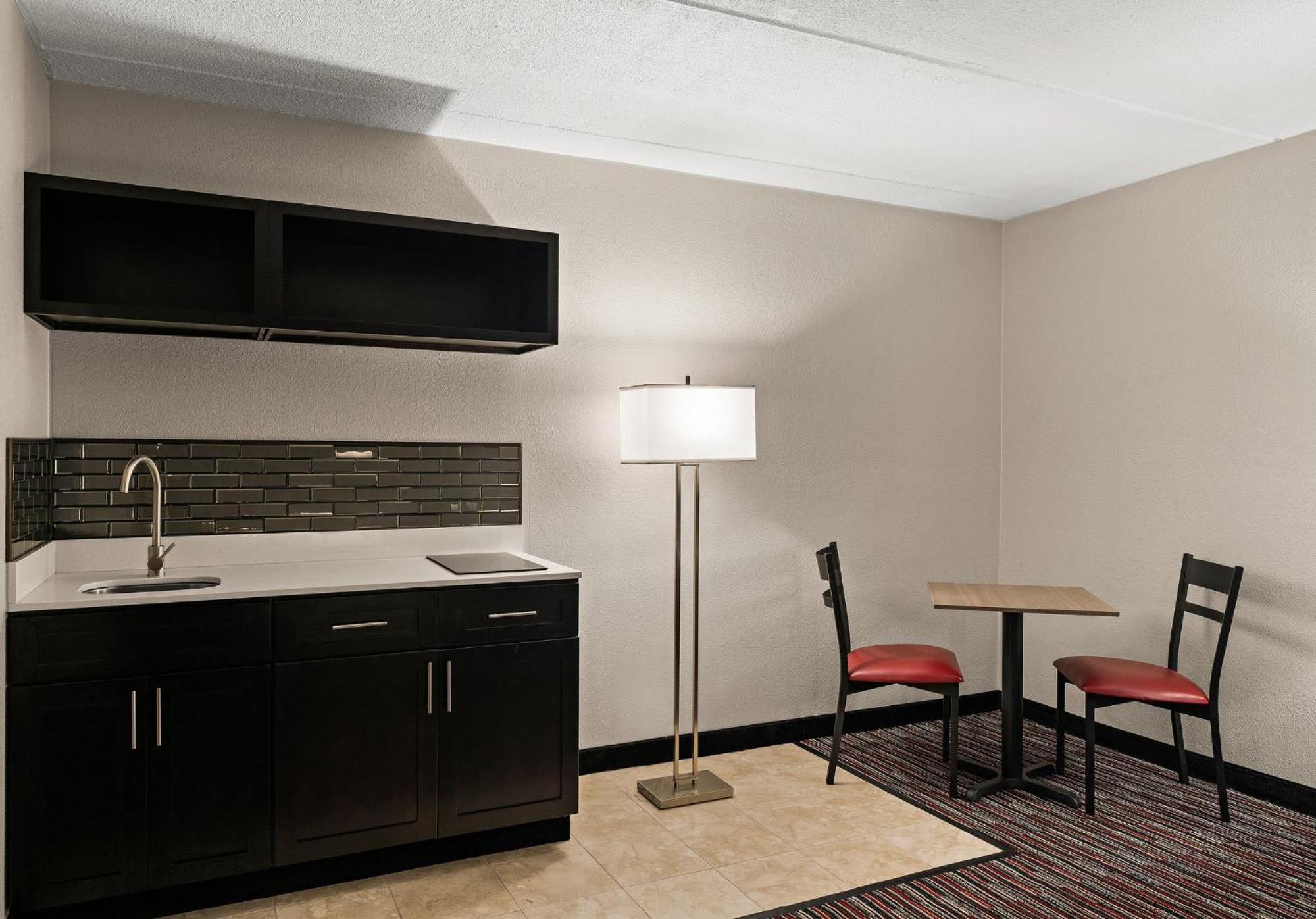 Suite King with Kitchenette Non-Smoking,1545114496:JPEG