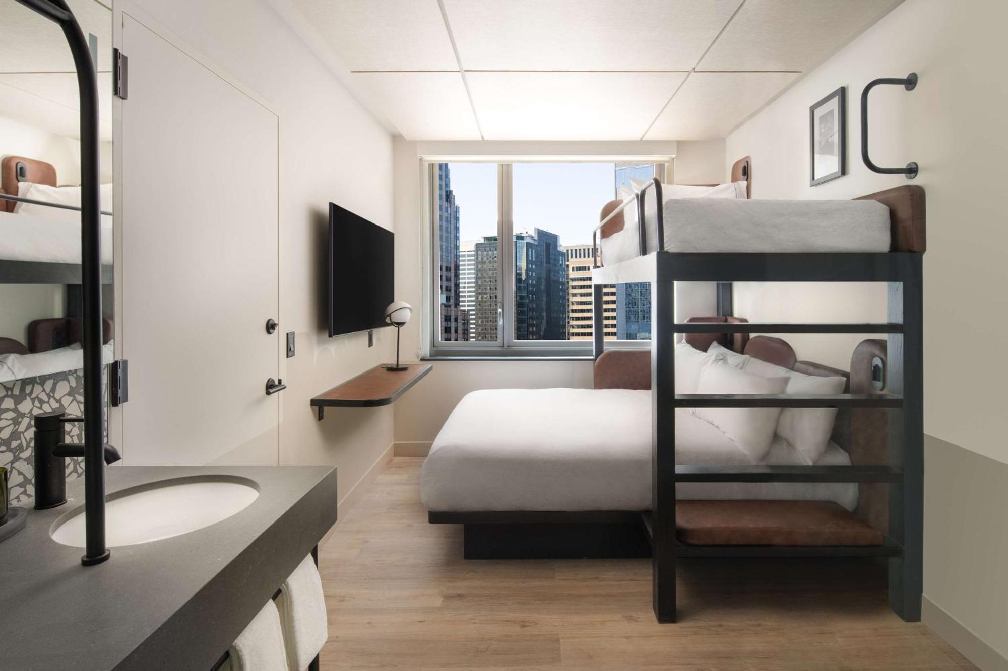Bunk Room with City View, One Twin Bed and One Queen Bed,1475450368:JPEG