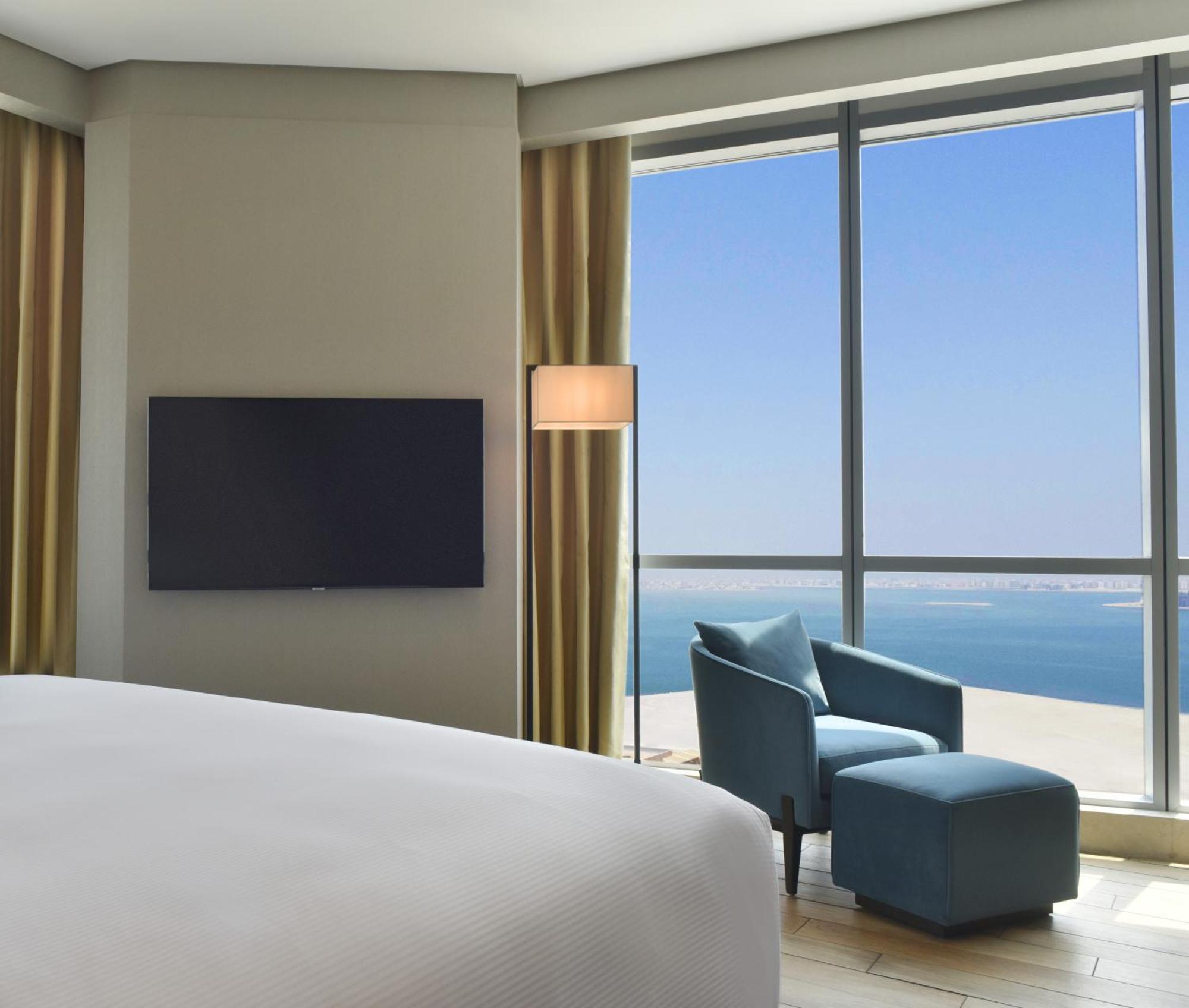 Four-Bedroom Family Suite with Sea View and Balcony