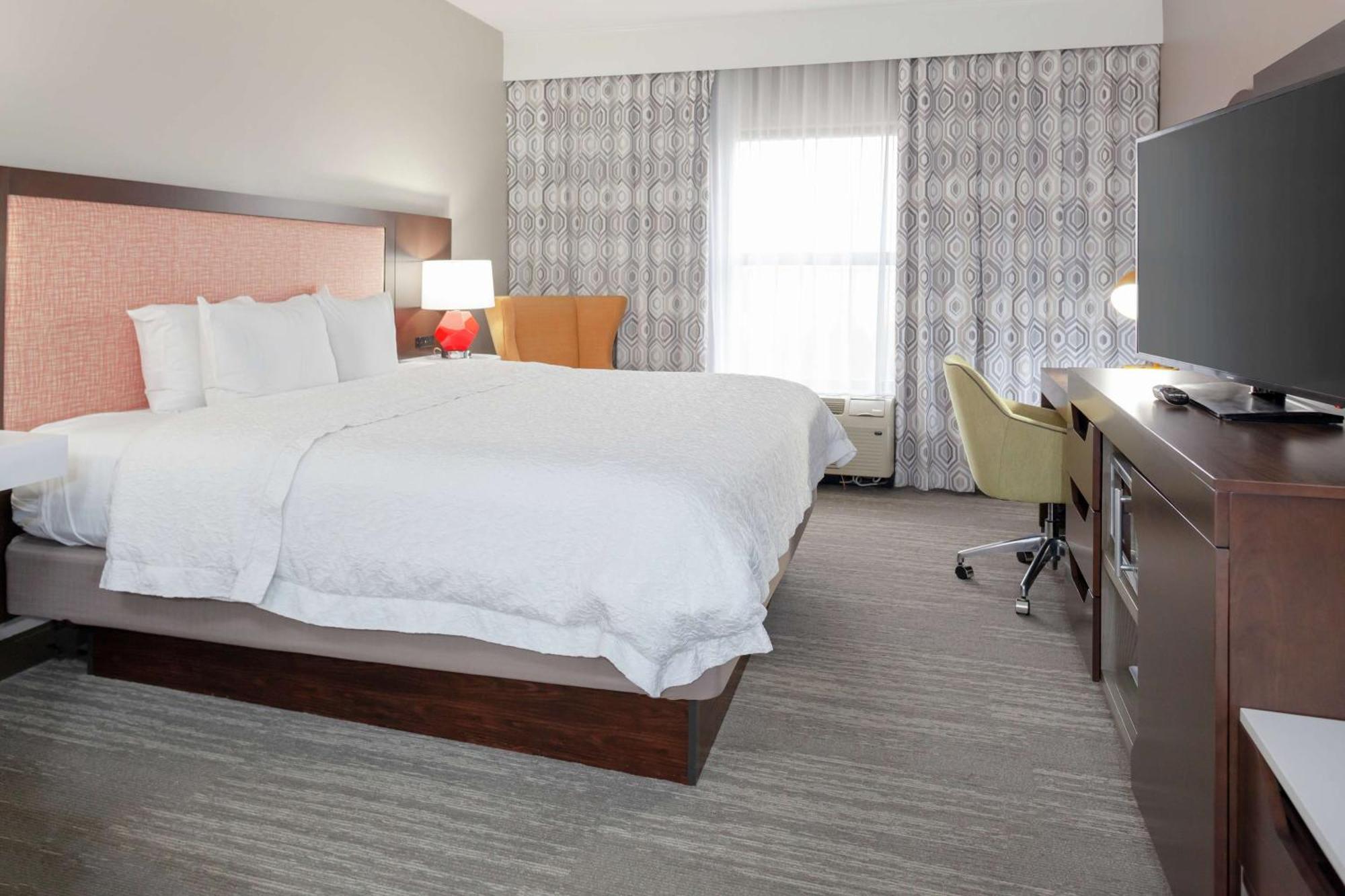 King Room with King Bed - Non-Smoking