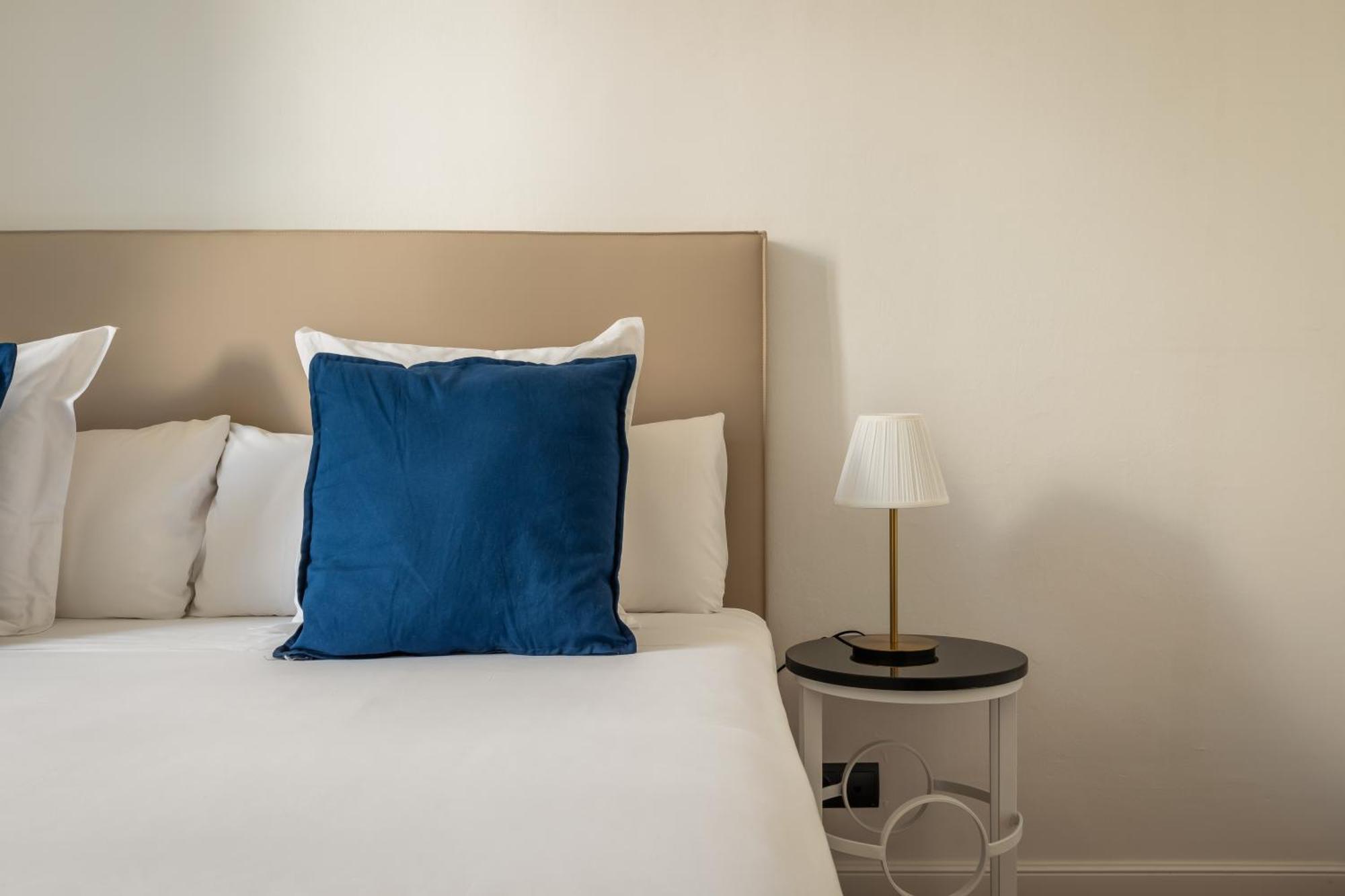 Budget Double Room Interior,1571303900:JPEG