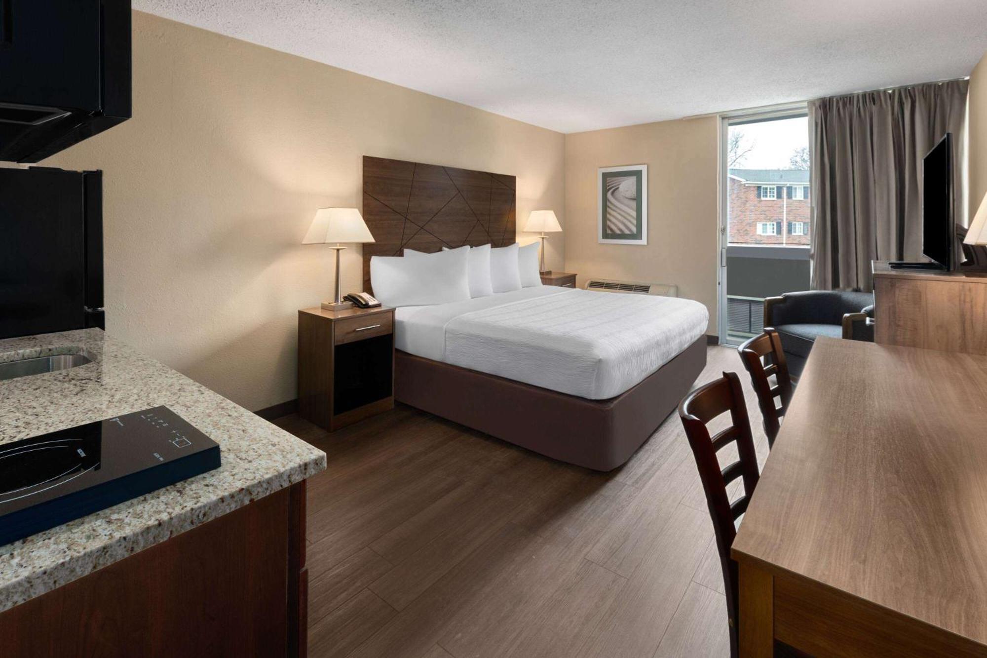 King Room with Kitchenette - Non-Smoking