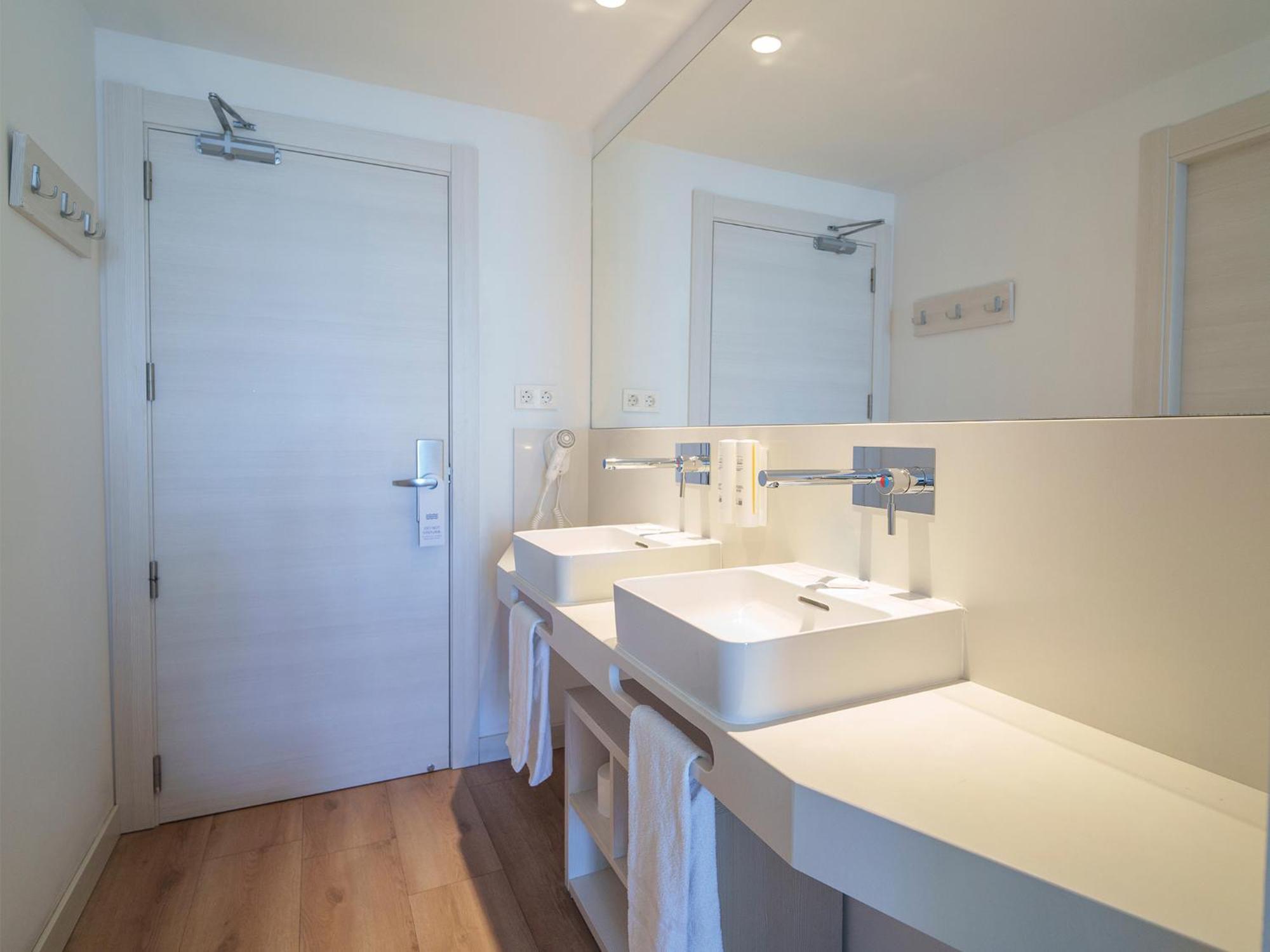 Deluxe double room with Front Sea View,1580162180:JPEG