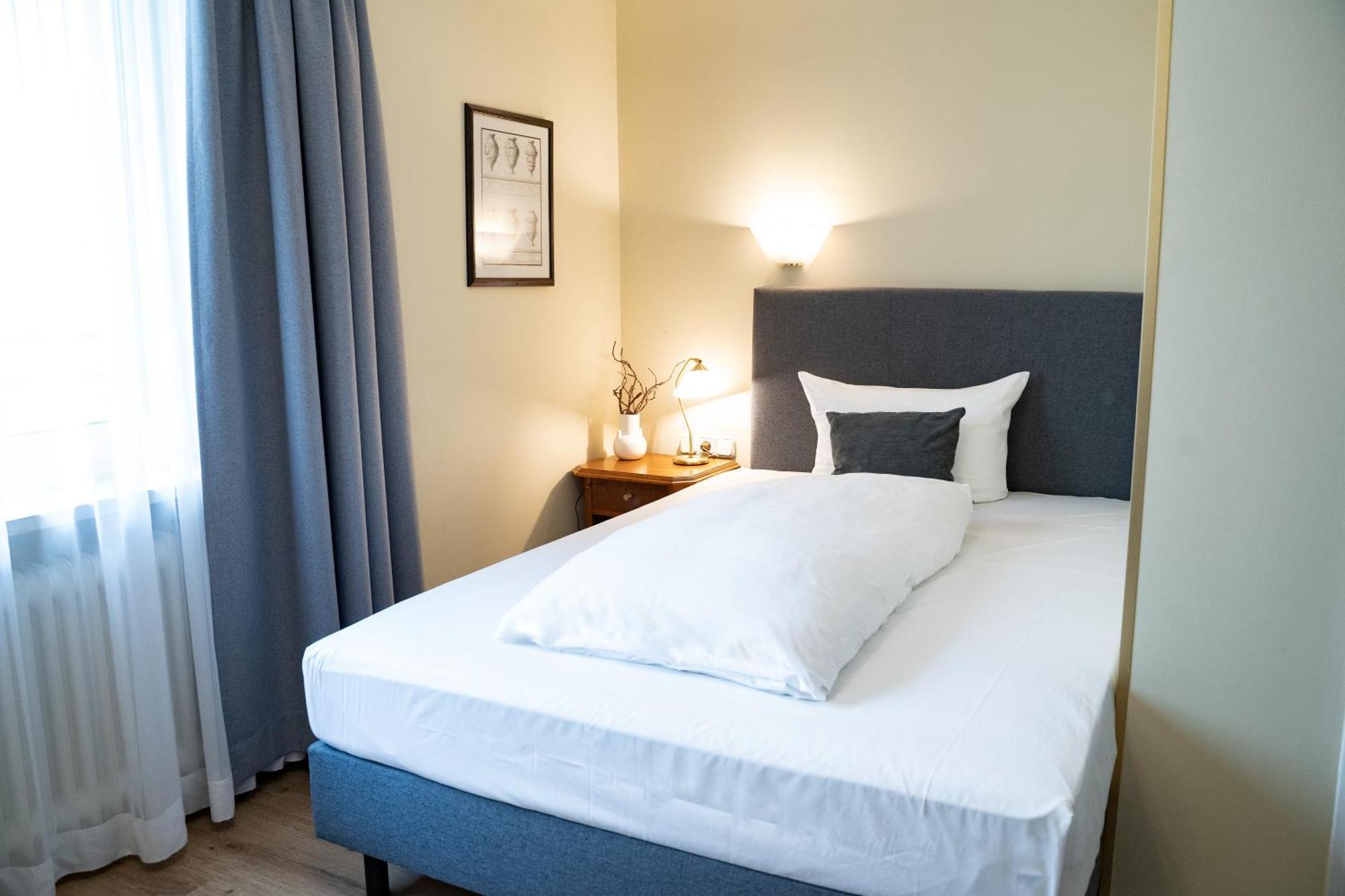 Single Room,1592943333:JPEG