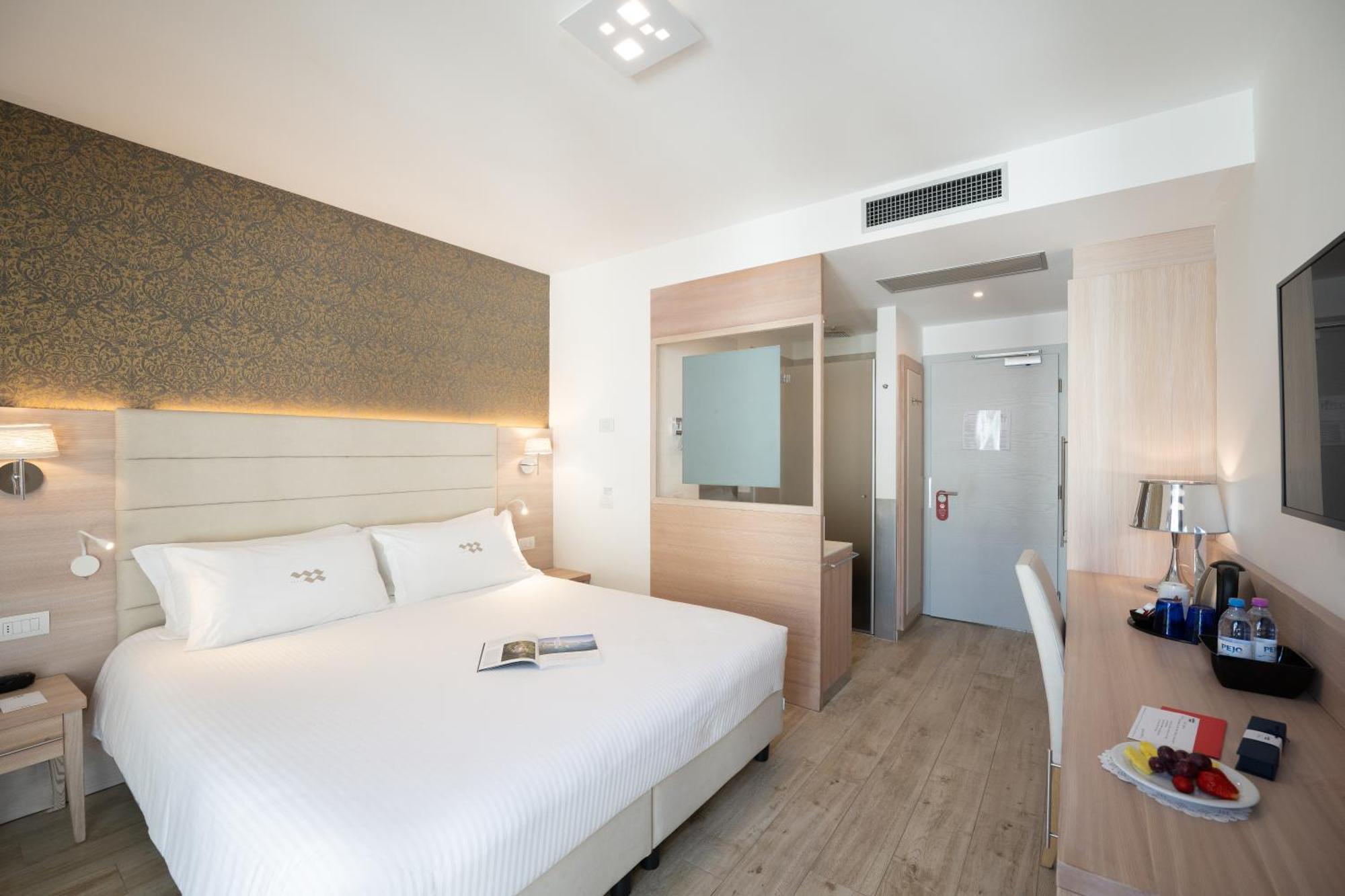 Comfort Double Room with Partial Lake View and Balcony,1586821648:JPEG