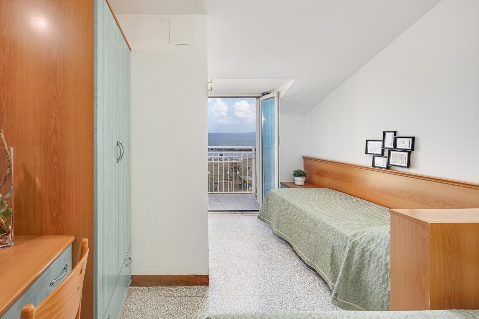 Twin Room with Sea View,1592072011:JPEG