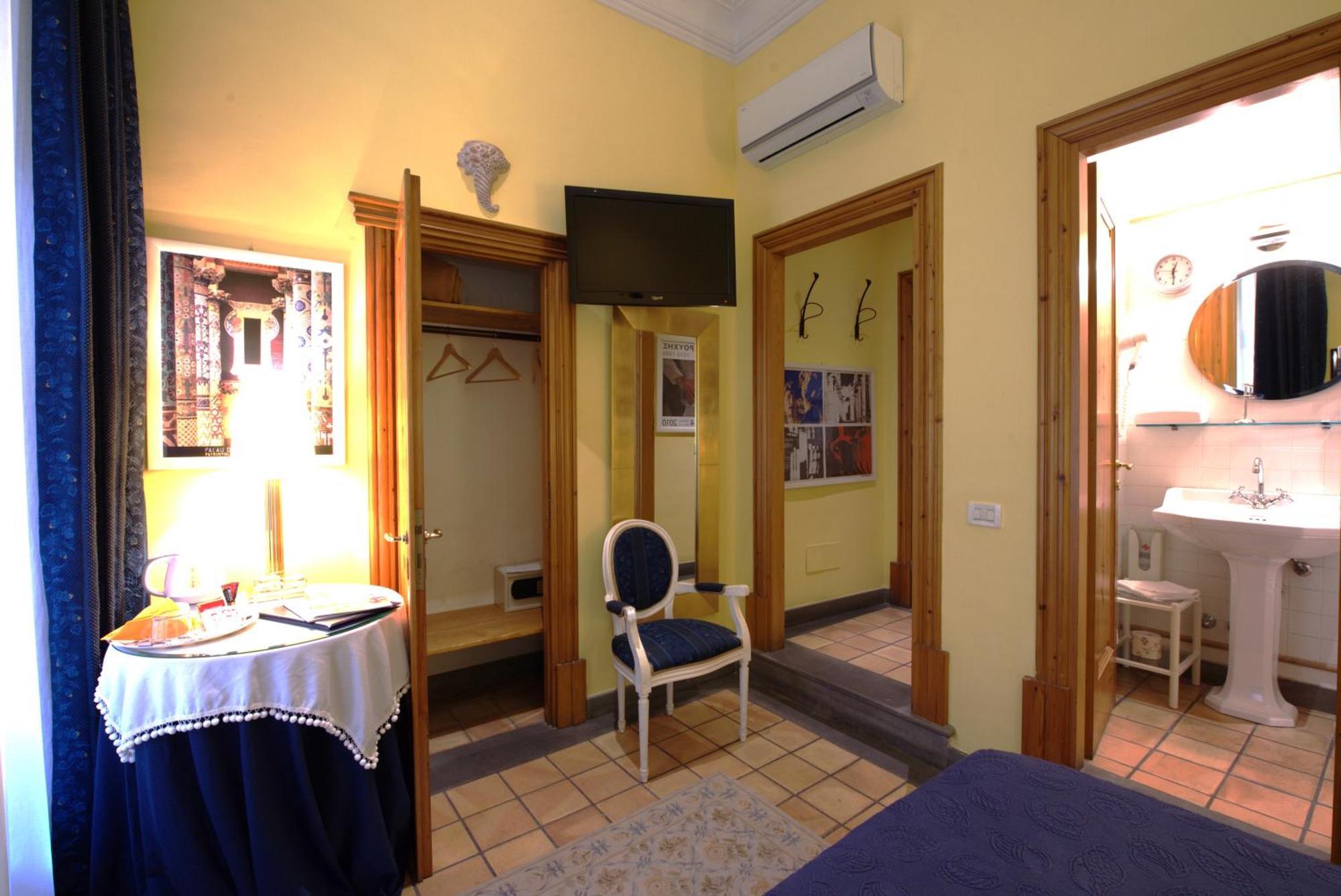 Small Double or Twin Room Street View,1598888791:JPEG