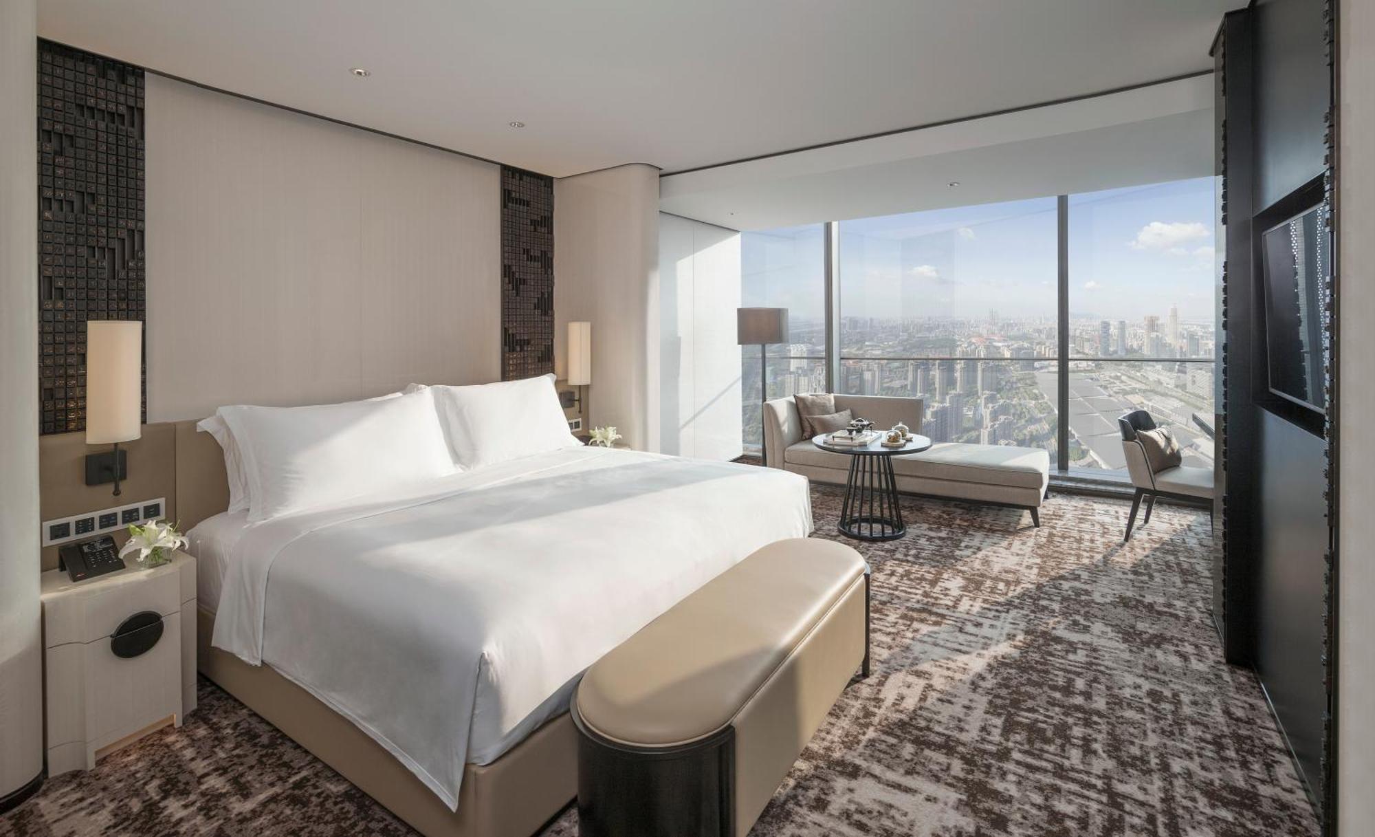 Grand Deluxe King Room with City View