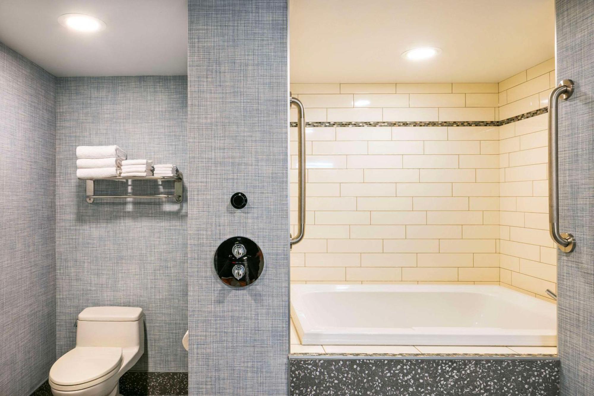 King Room with Whirlpool