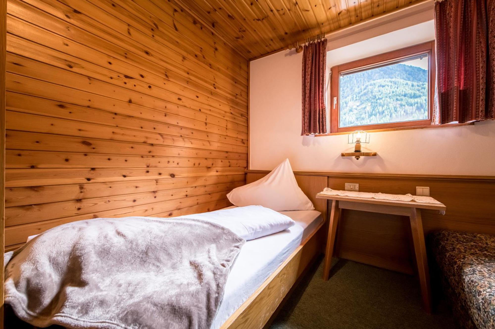 Single Room,1743262234:JPEG