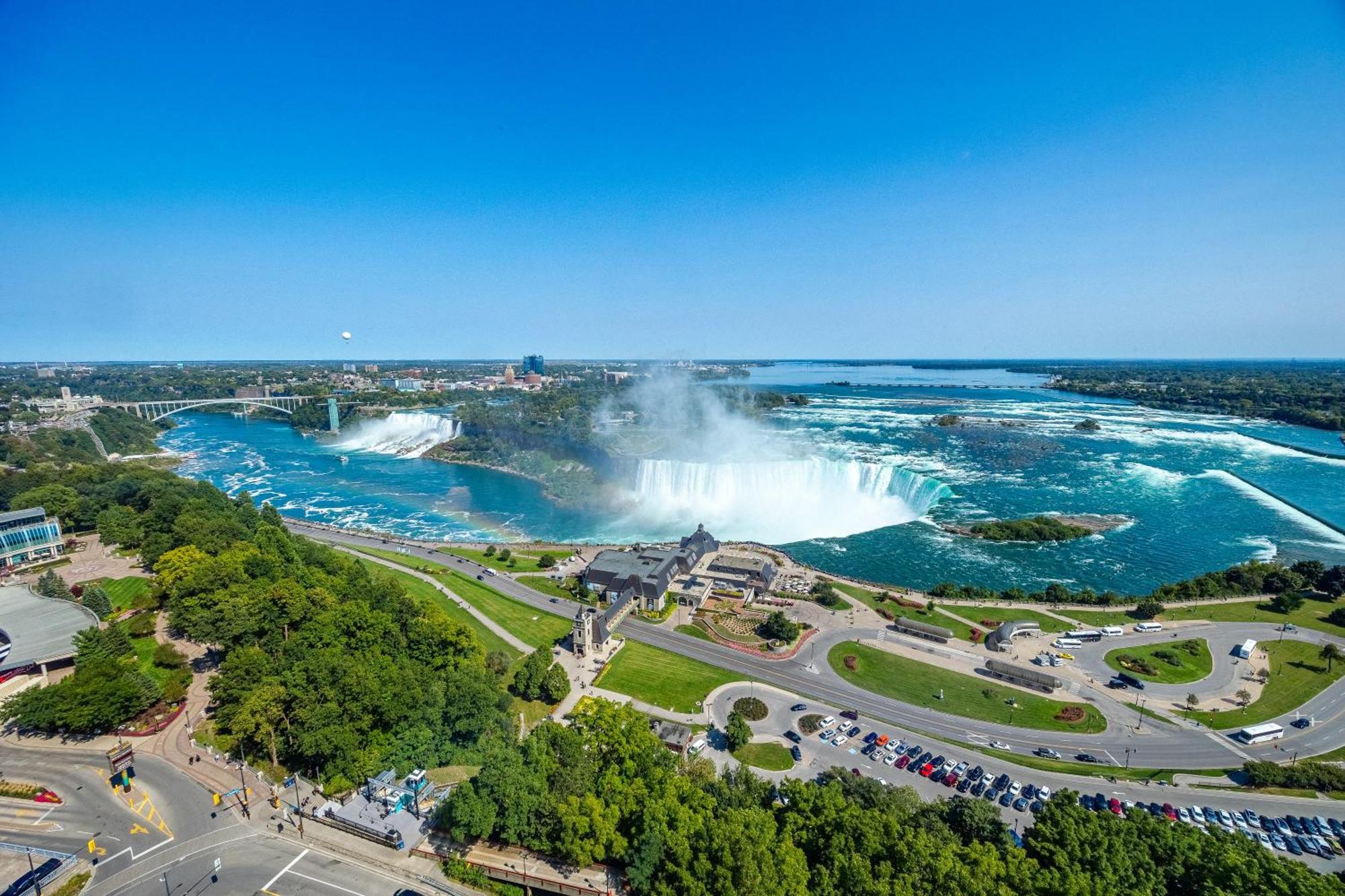 Tower King Premium Fallsview Room