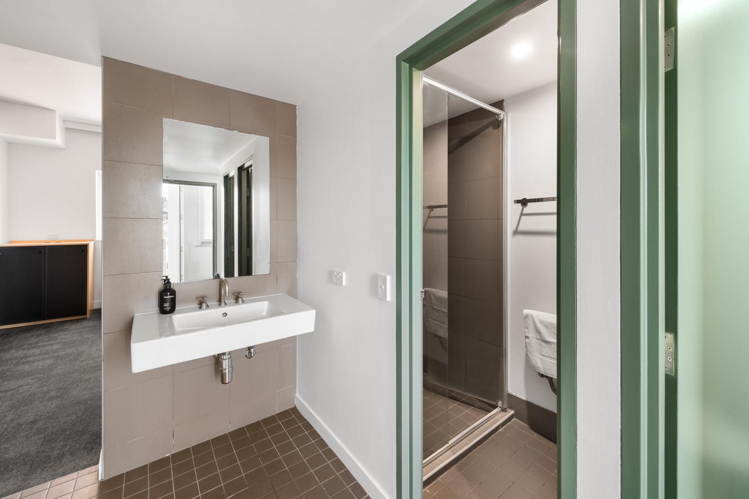 Bed in 6-Bed Female Dormitory Room with Private Bathroom