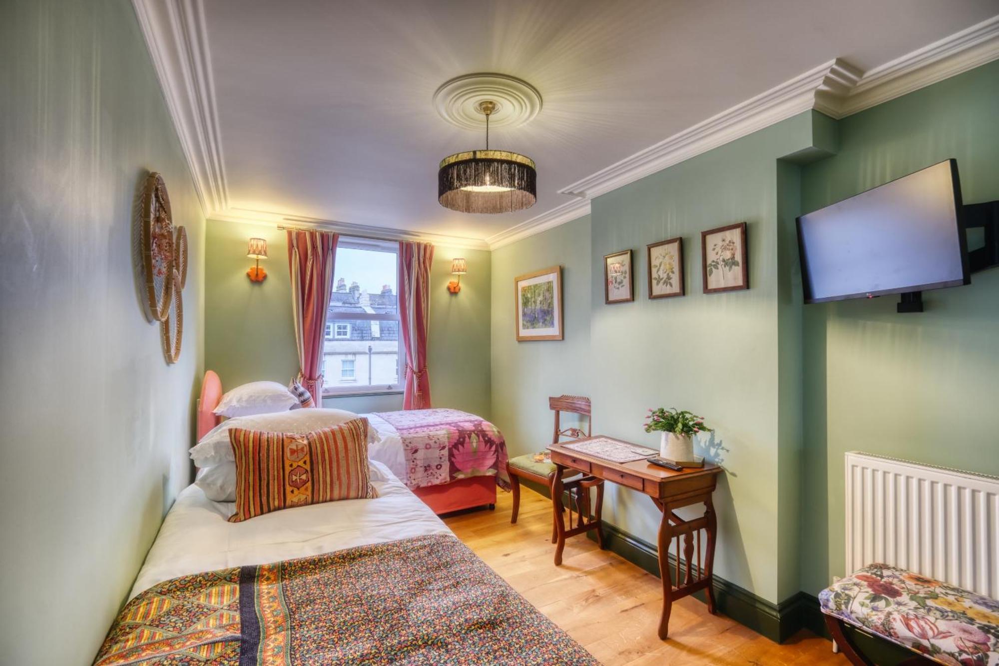 Zweibettzimmer mit eigenem Bad