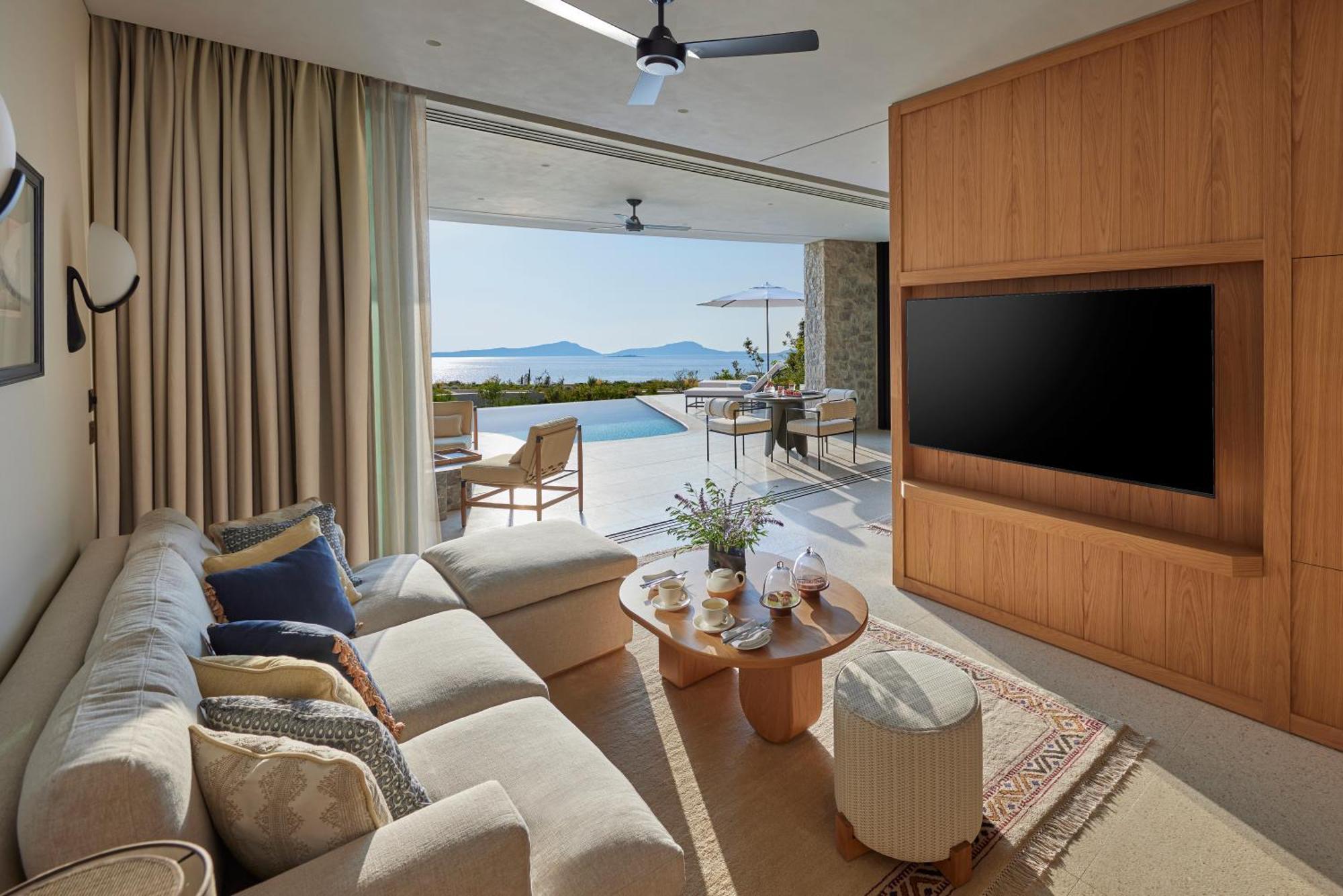 Outdoor-Connected Bay View Pool Villas