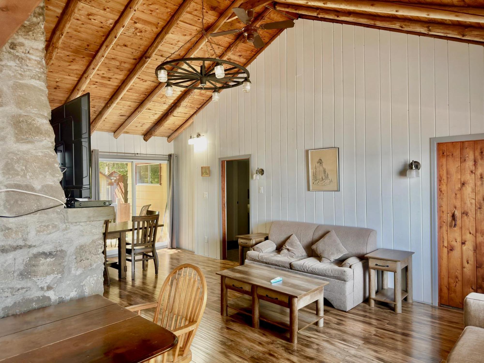 Waterfront Cottage (Waterfront)