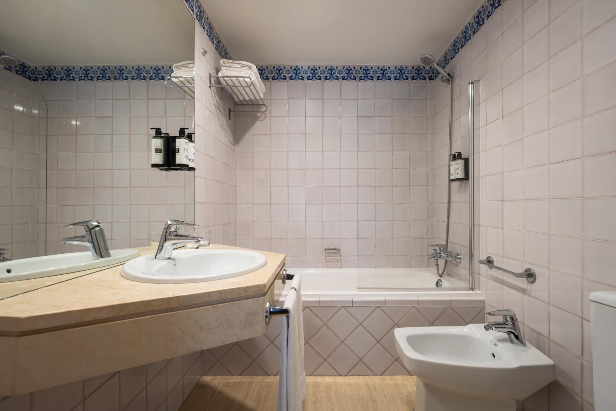 Chambre Double ou Lits Jumeaux avec Lit d'Appoint