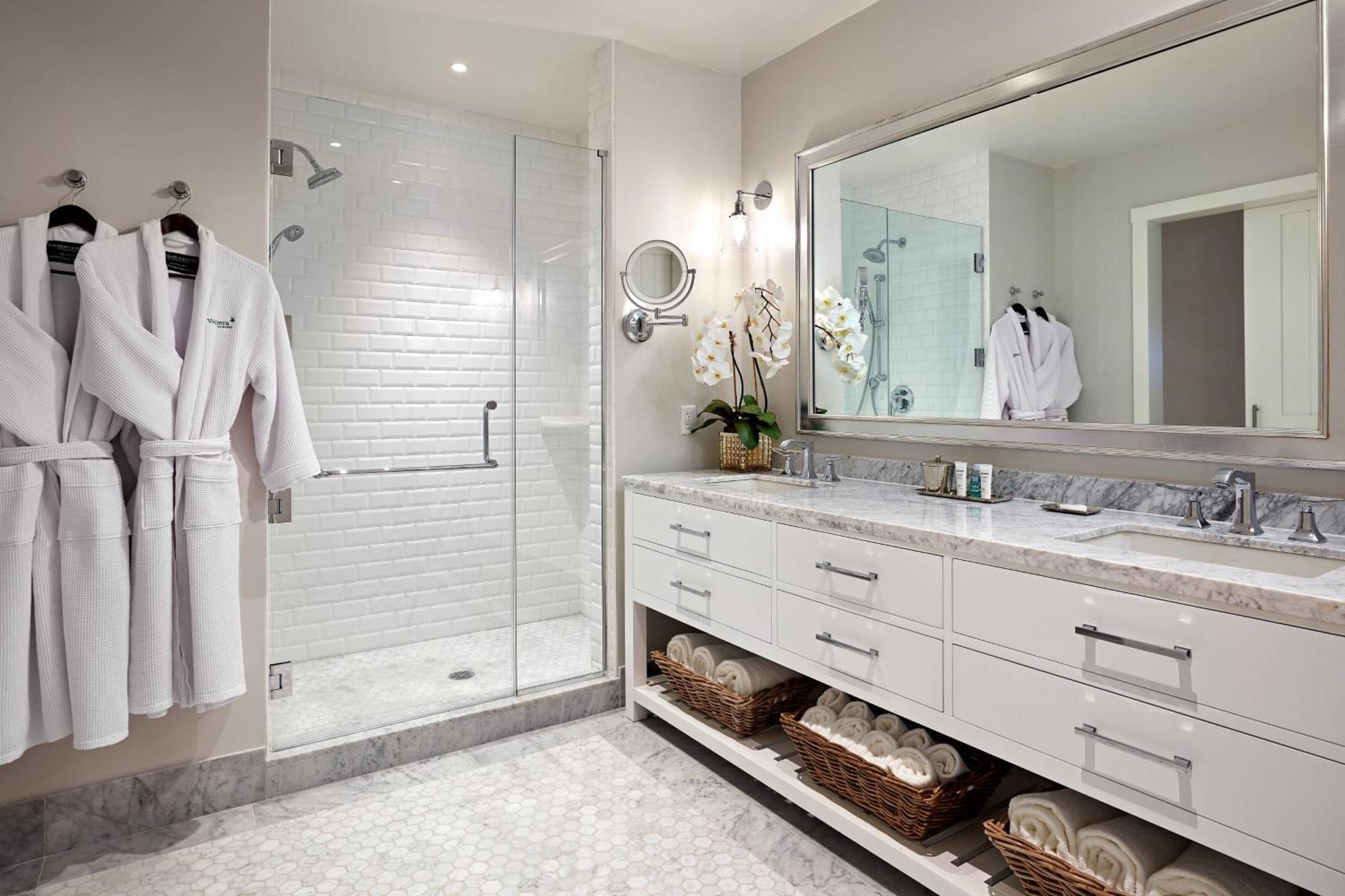 Premium Queen Room with Ocean View and Balcony