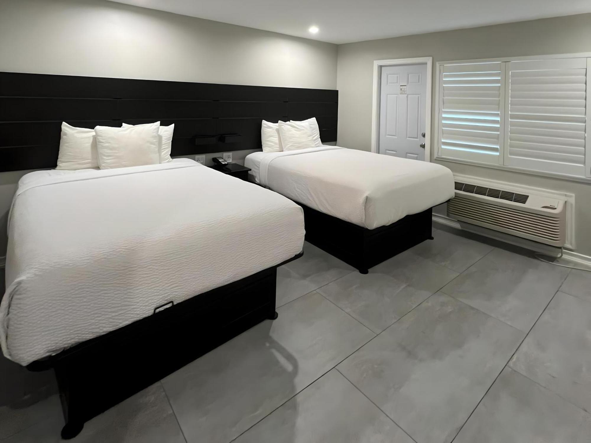 Queen Room with Two Queen Beds - Pet-friendly