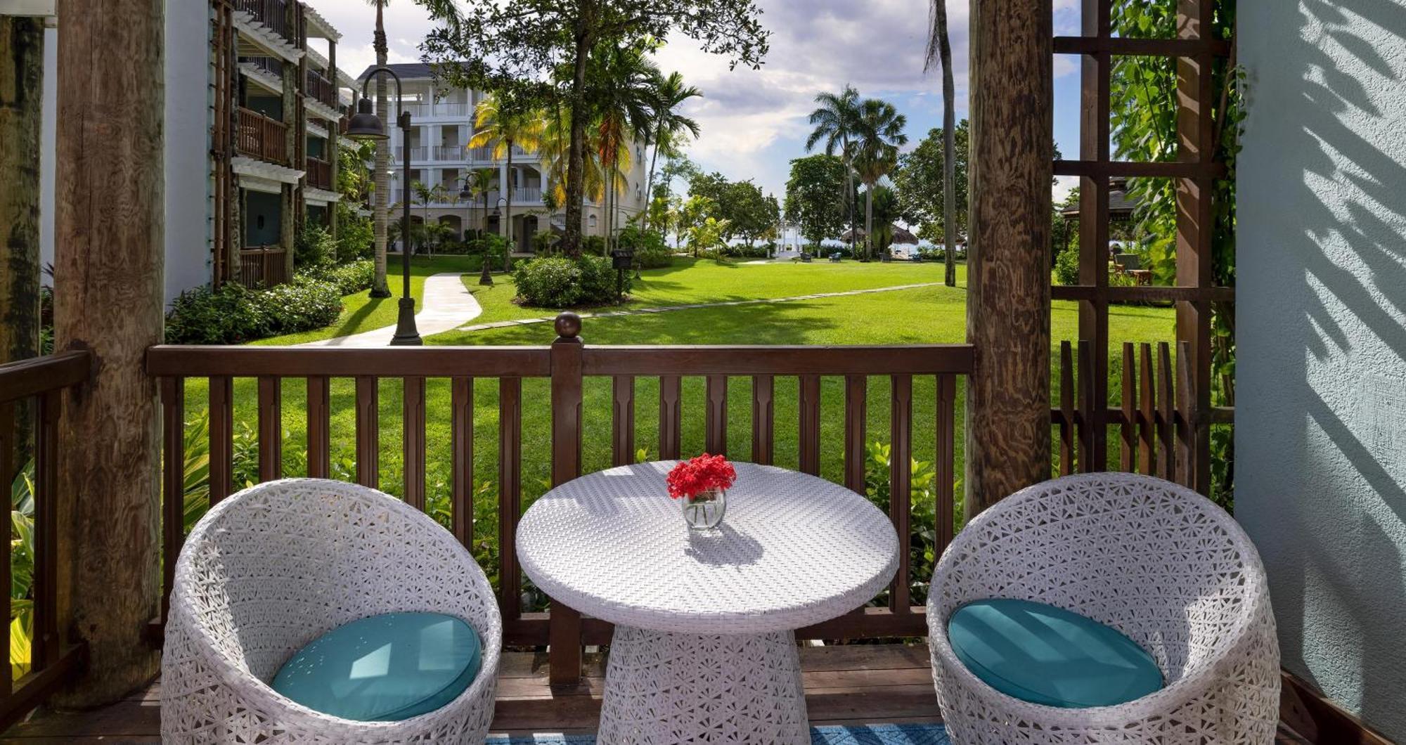 Tropical Beachfront Concierge Two-Bedroom Junior Suite,1645695696:JPEG