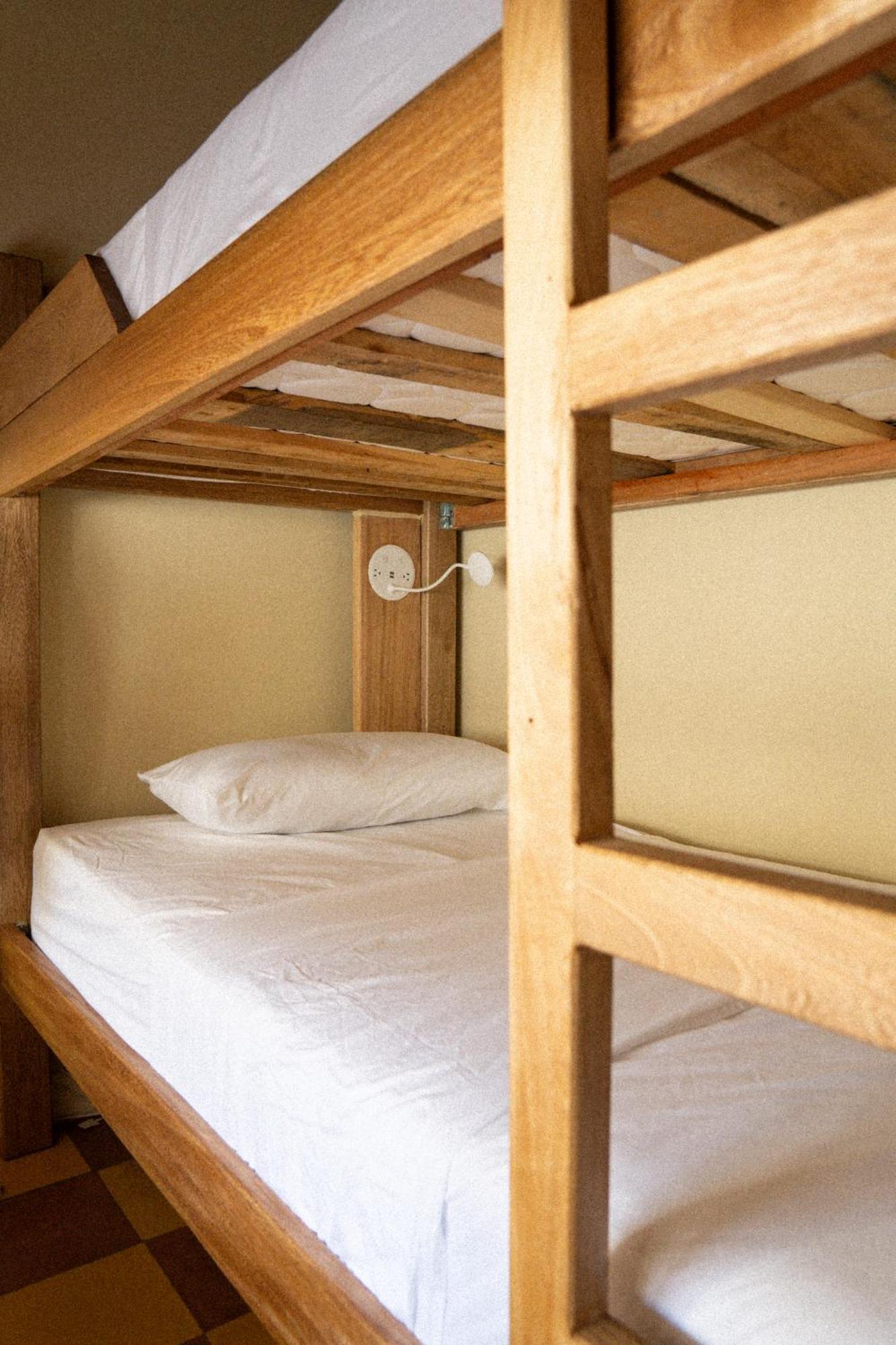 Cama individual en habitación compartida mixta