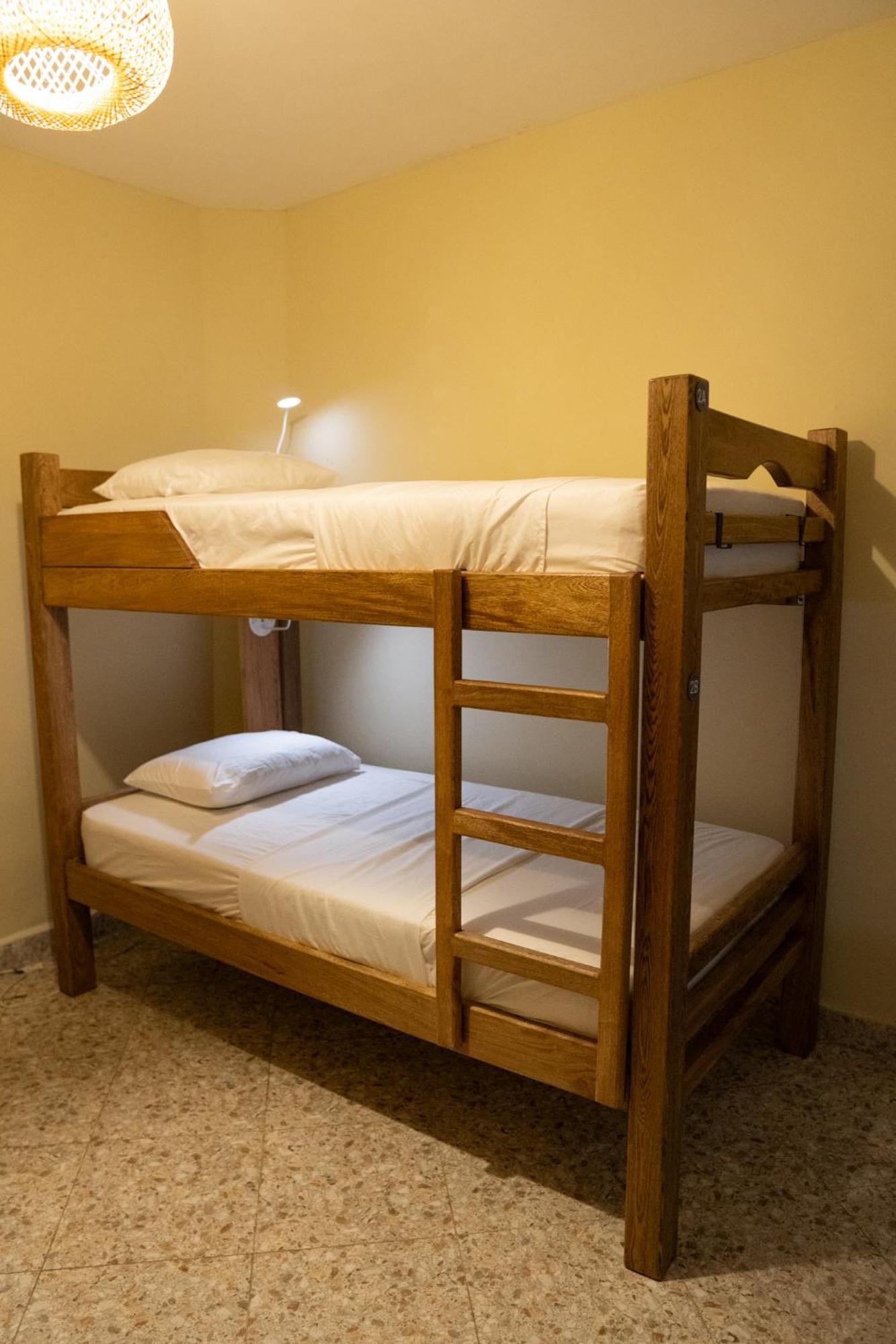 Cama individual en habitación compartida mixta