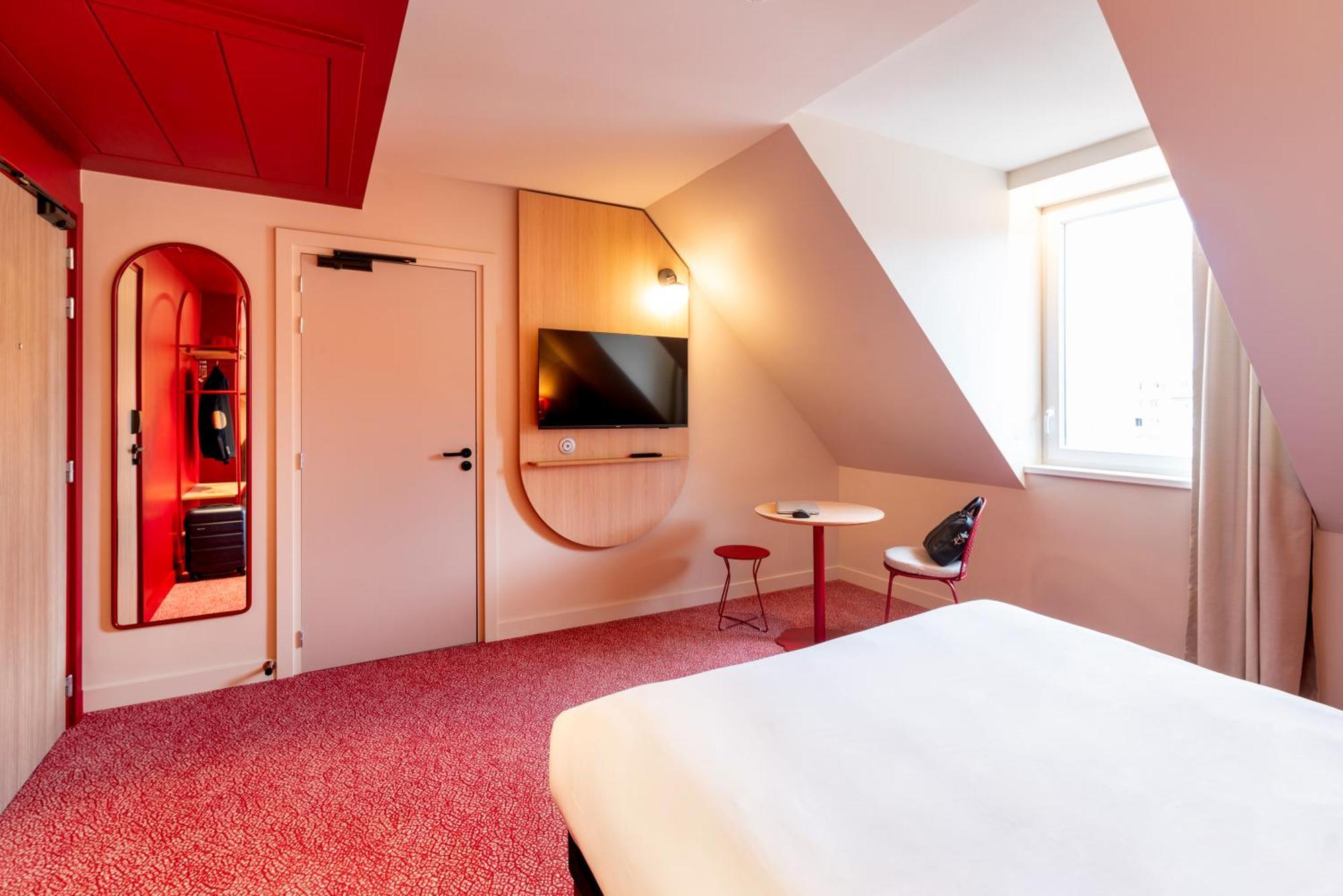 Standard Queen Room