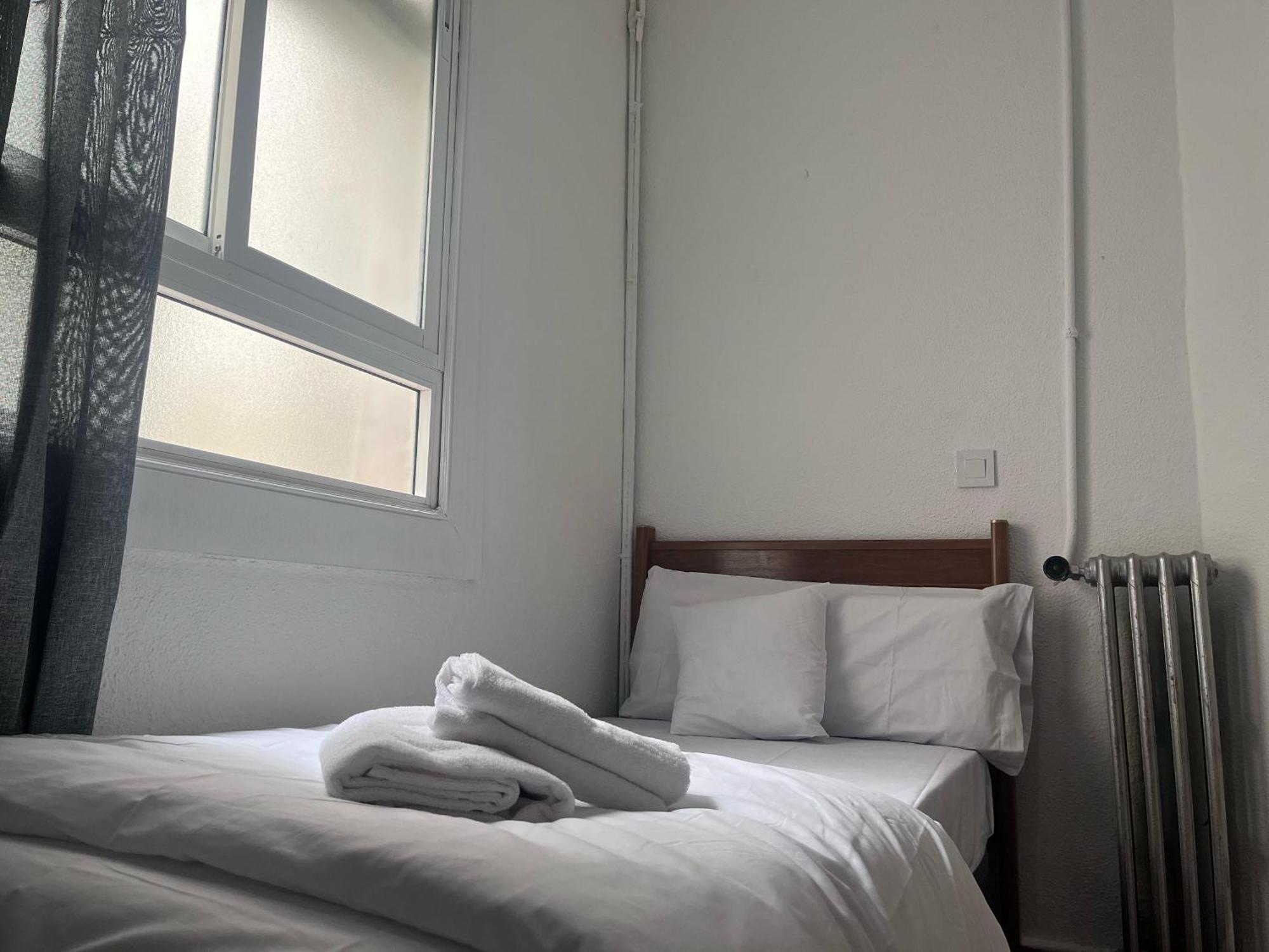 Small Single Room,1652768749:JPEG