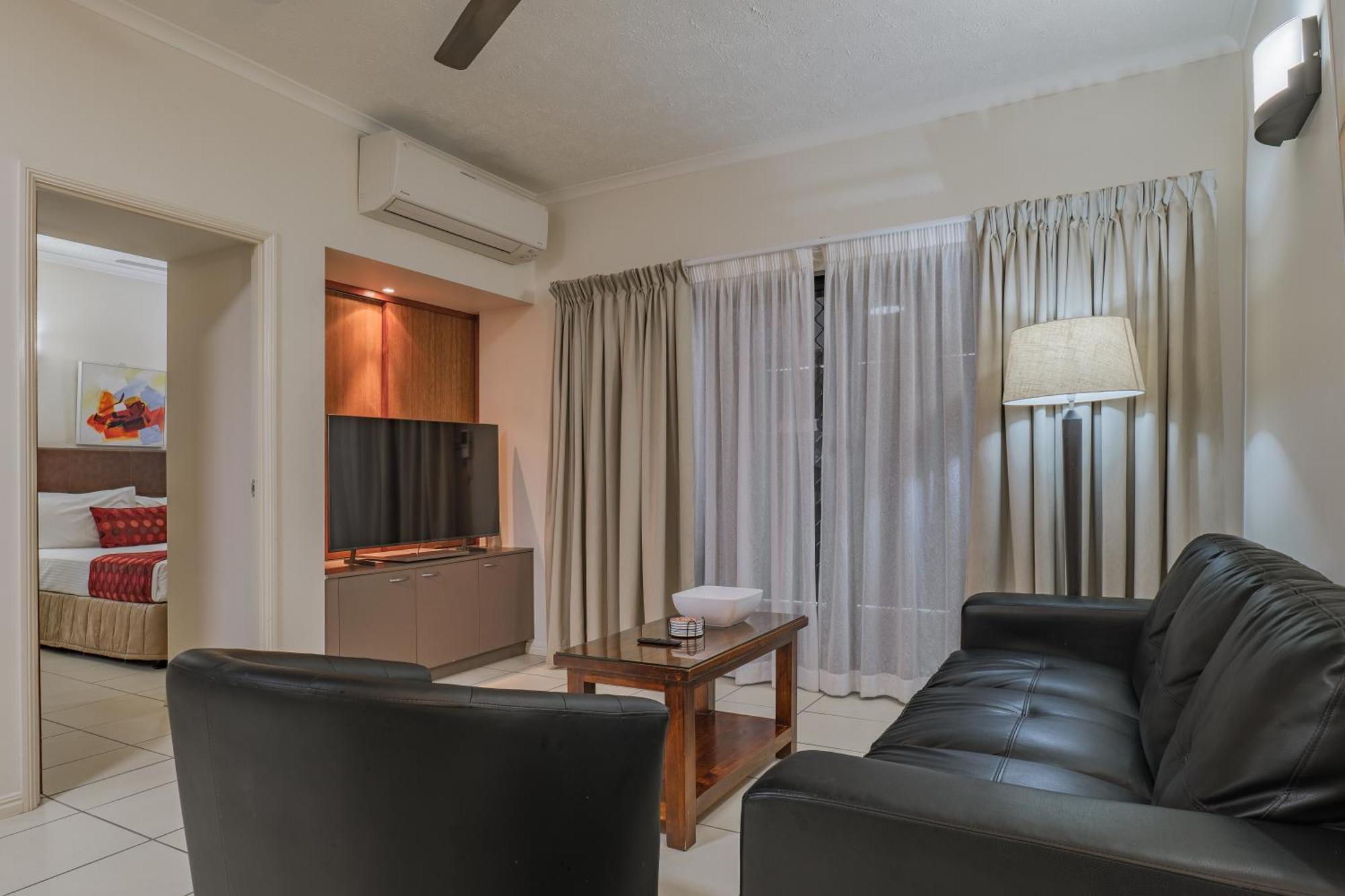 Deluxe One-Bedroom Apartment,1669011174:JPEG
