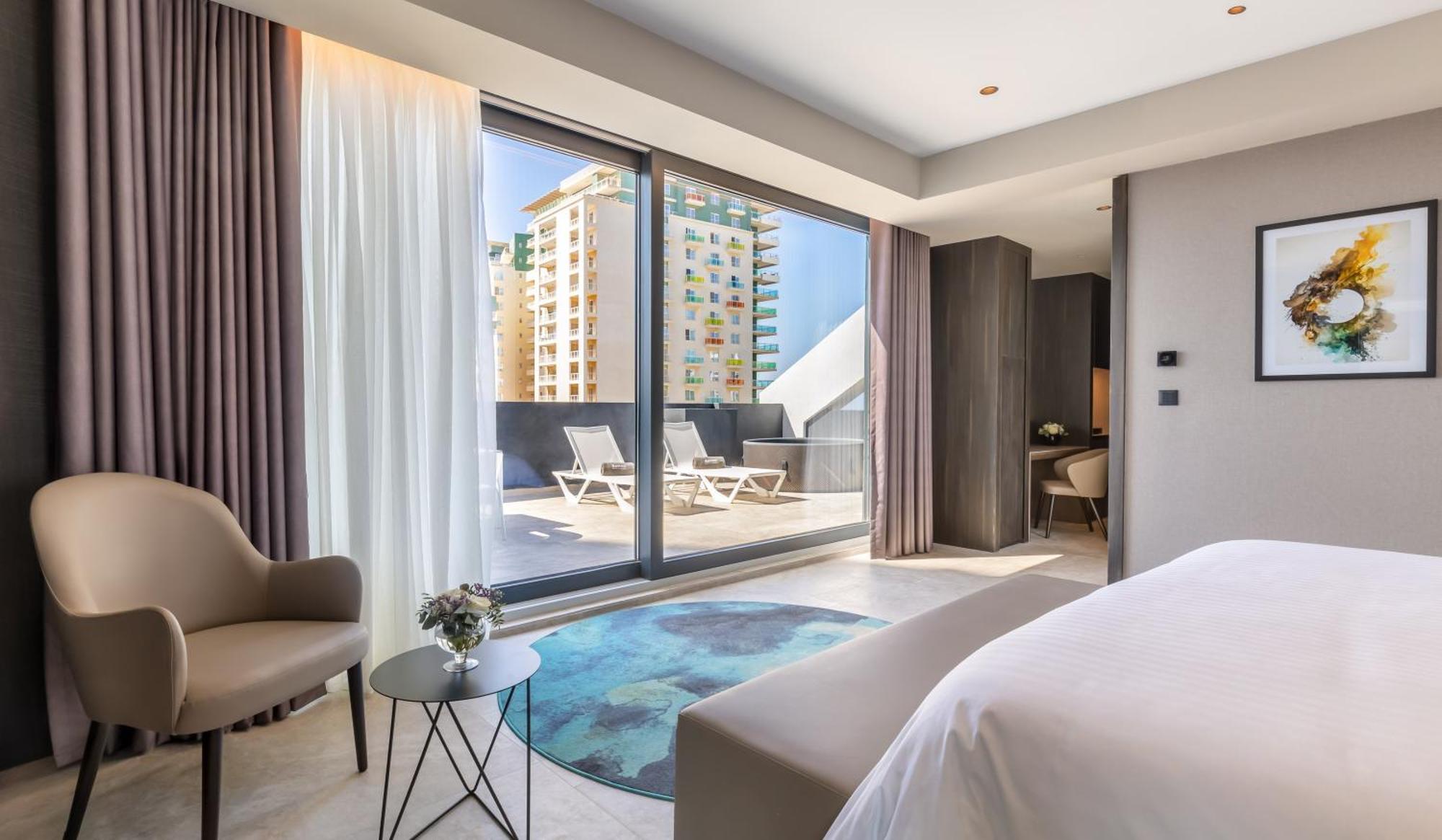 Hébergement Premium avec Terrasse et Bain à Remous