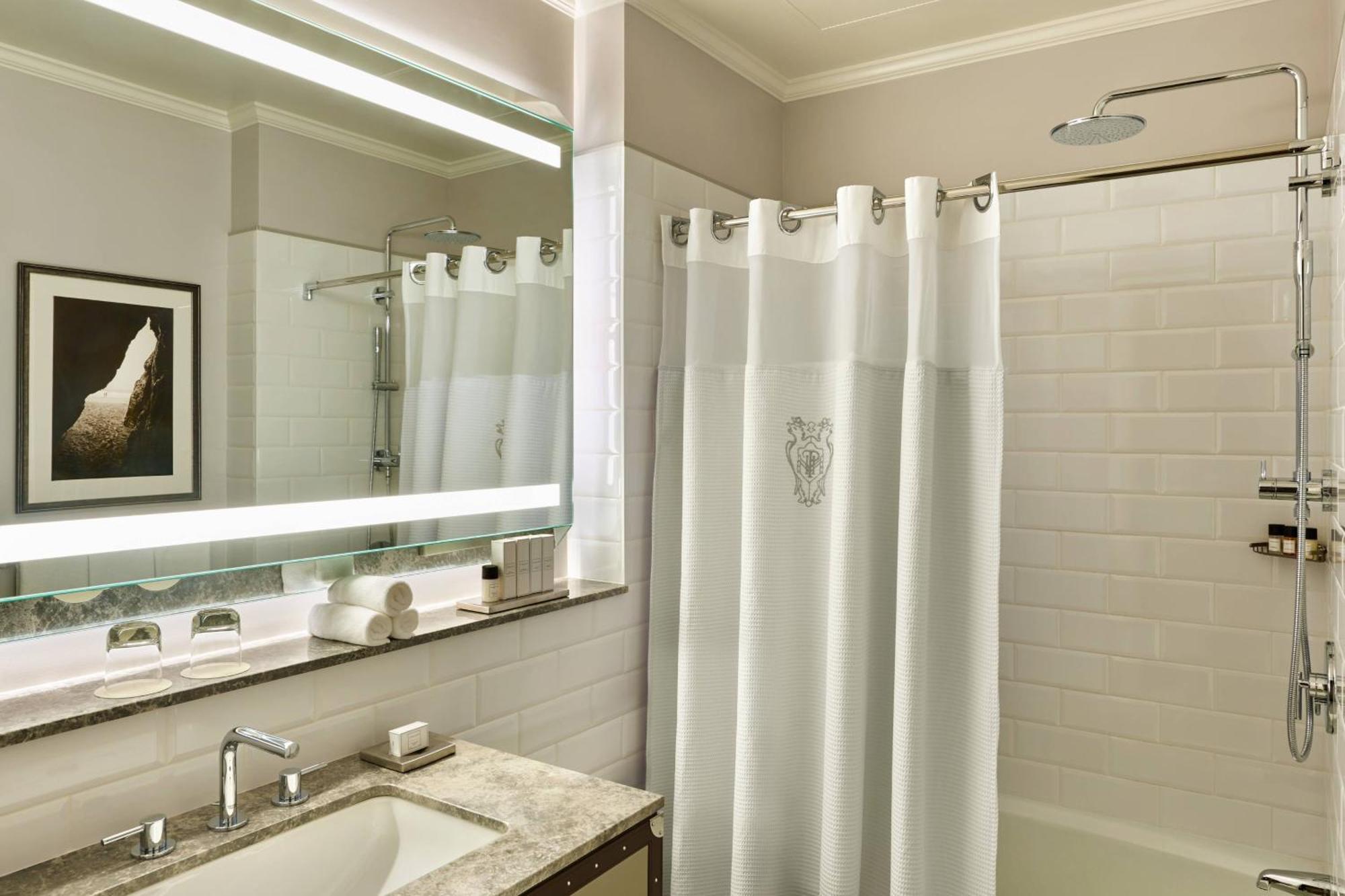 Camera Grand Deluxe più Spaziosa con 1 Letto King-Size e Vista Città