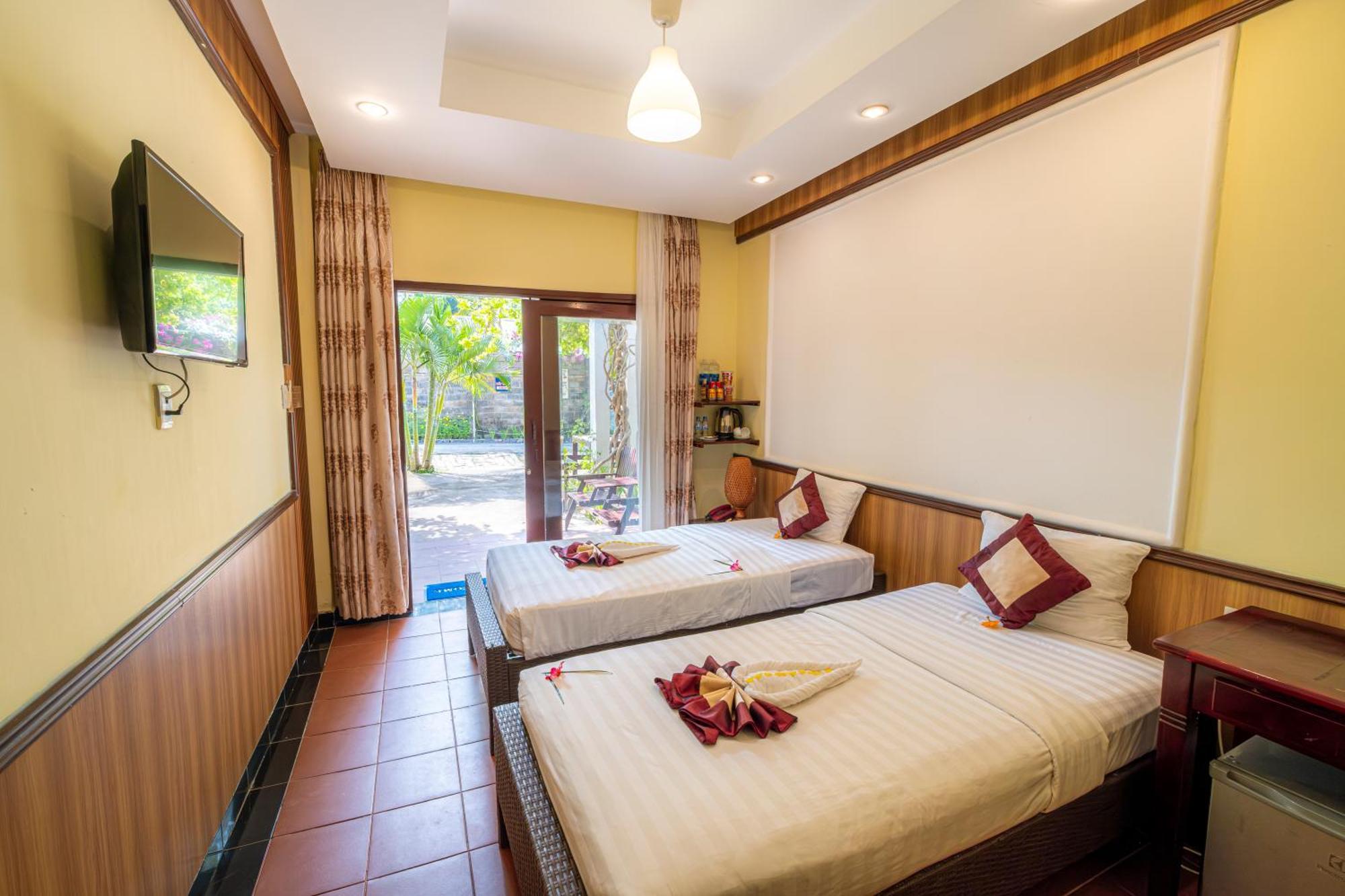 Superior Bungalow with Garden View