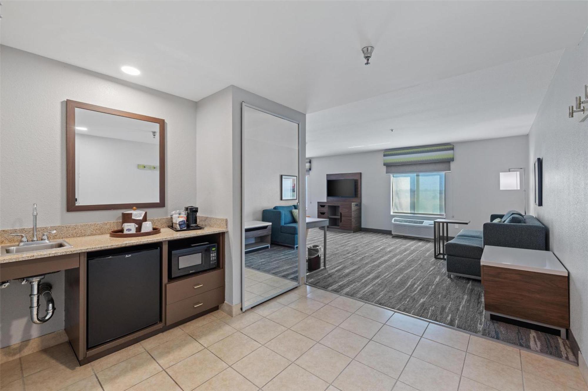 King Studio Suite with Sofa Bed - Non-Smoking