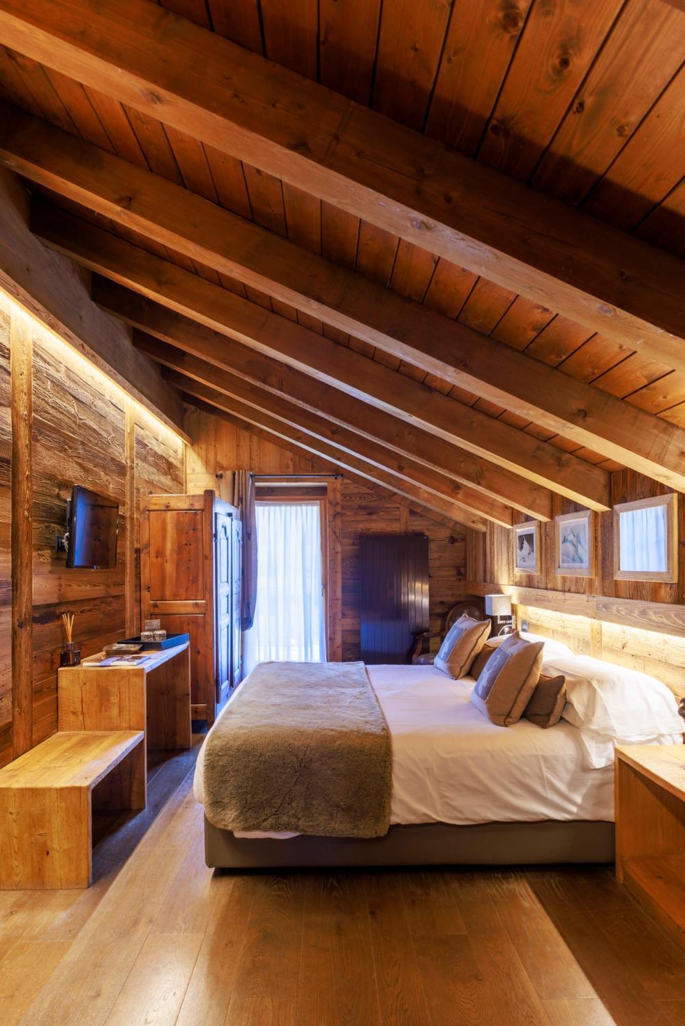 Junior Suite,1699144114:JPEG