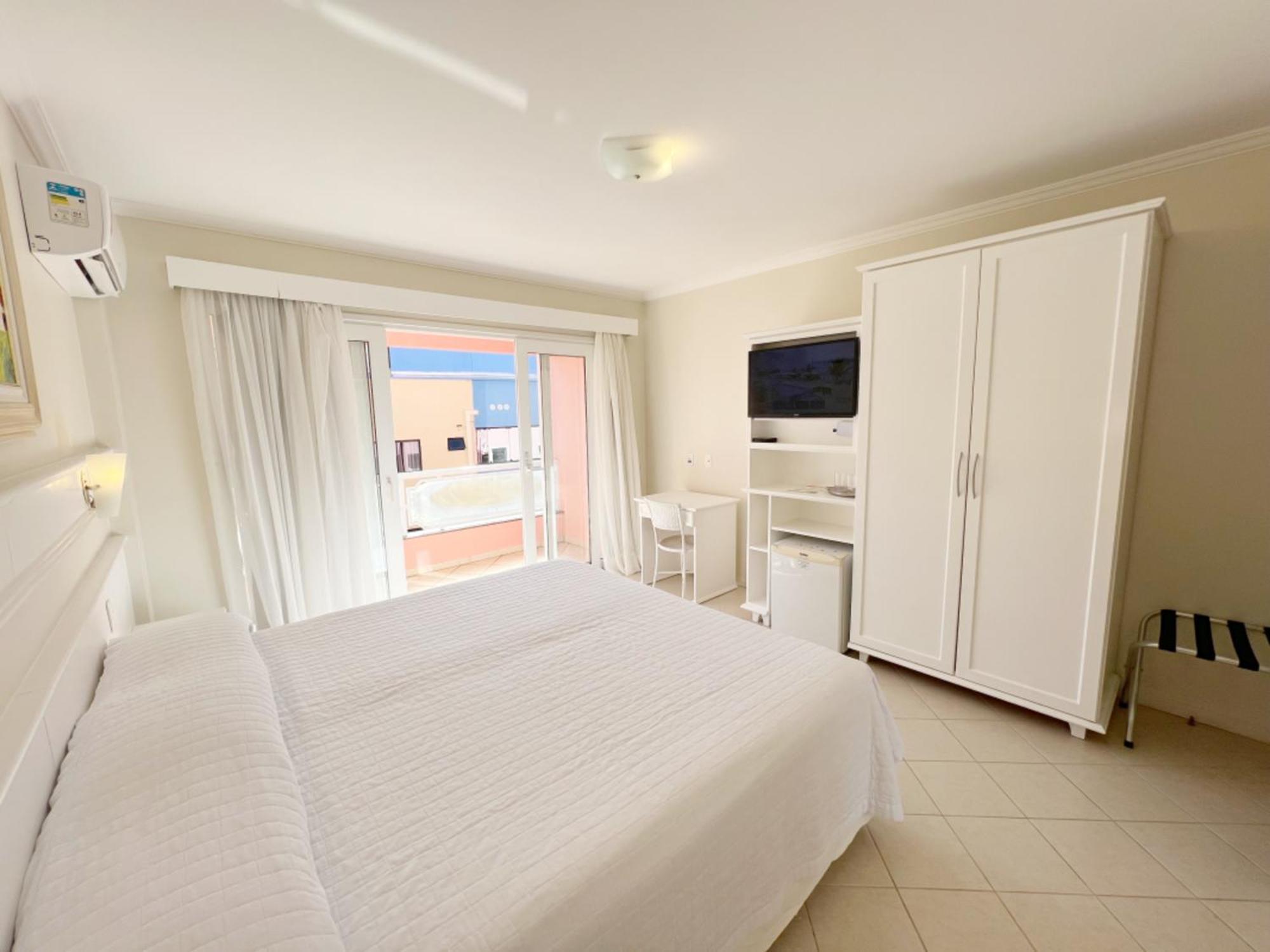 Quarto com Cama de Casal ou 2 de Solteiro