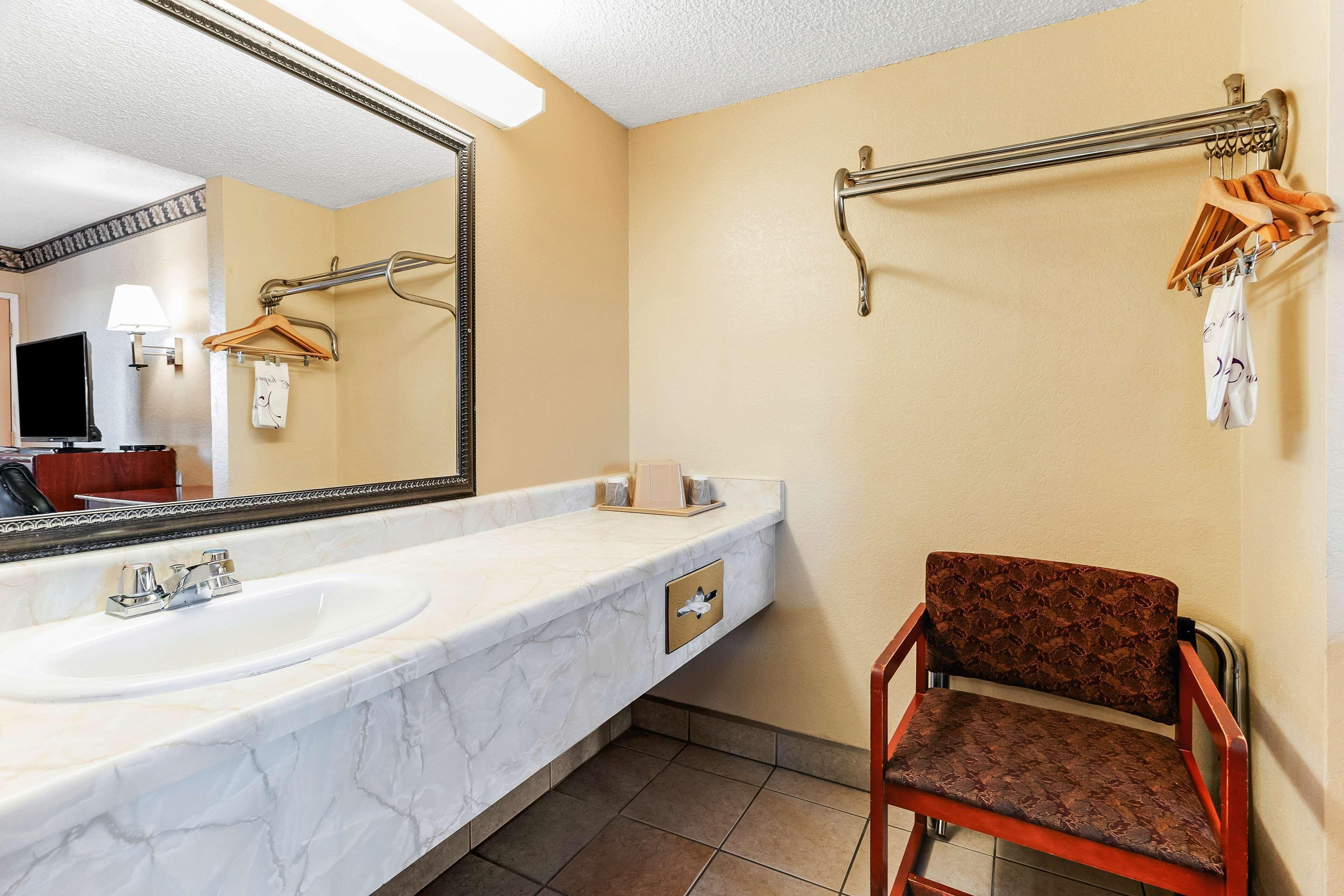 Queen Room - Non-Smoking (2 Adults)