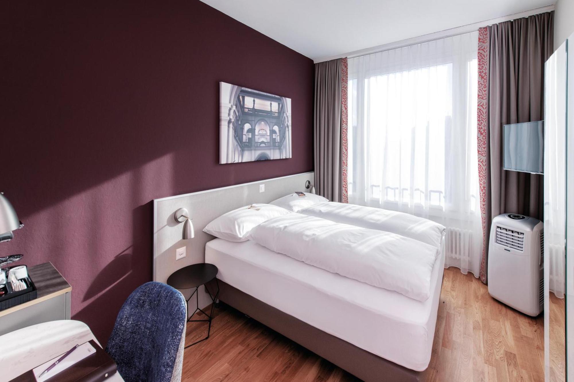 Standard Queen Room