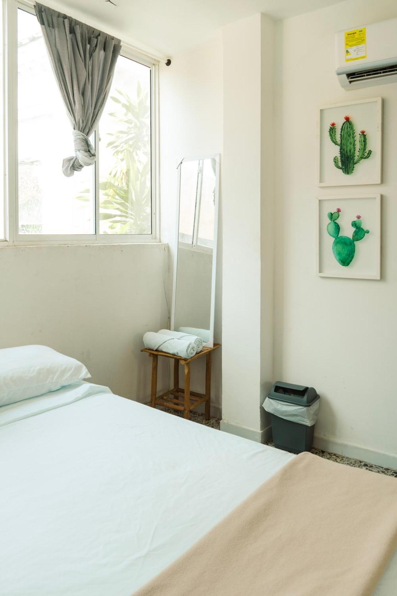 Quarto Duplo Standard com Banheiro Compartilhado