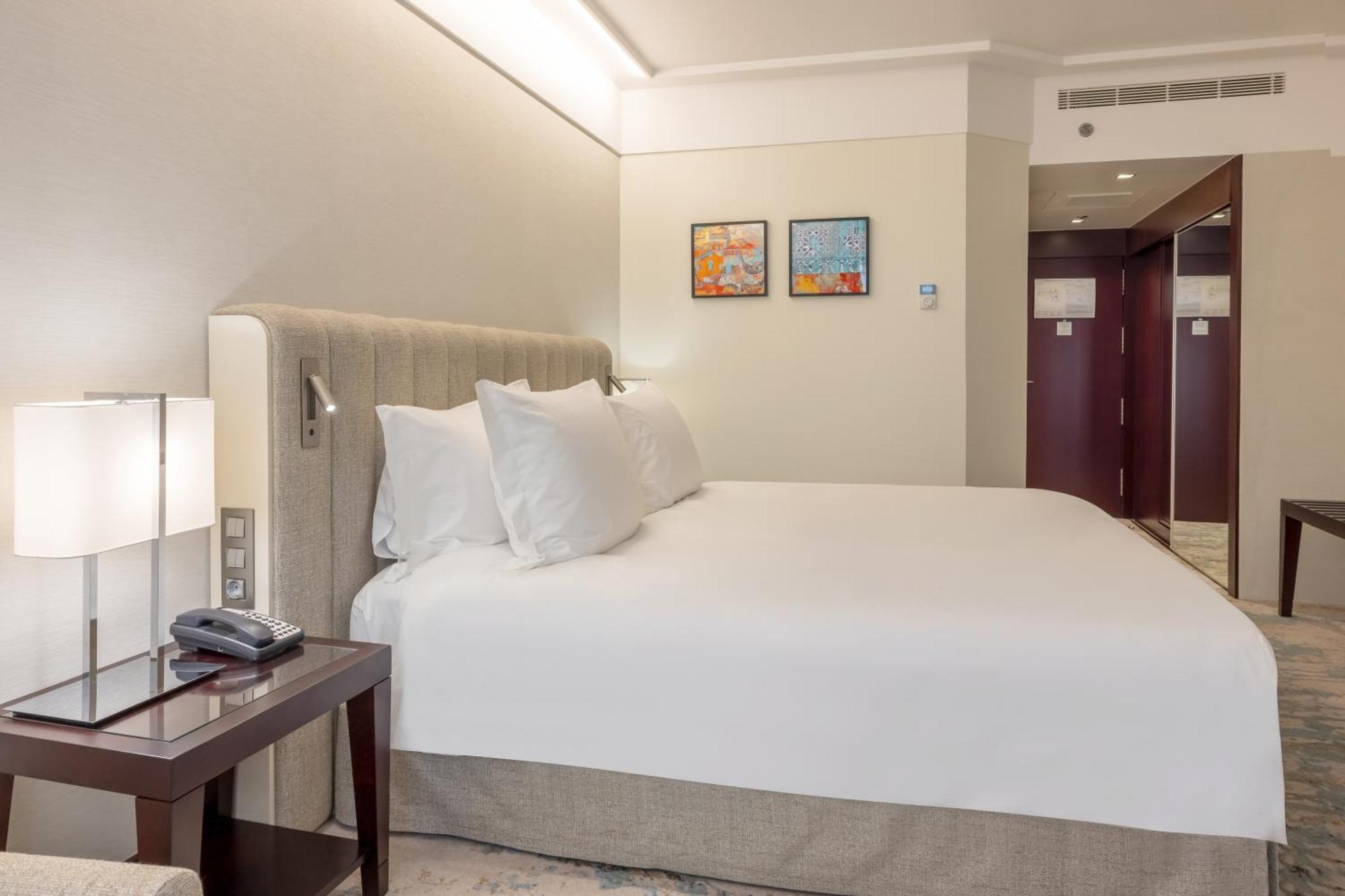 Standard Queen Room