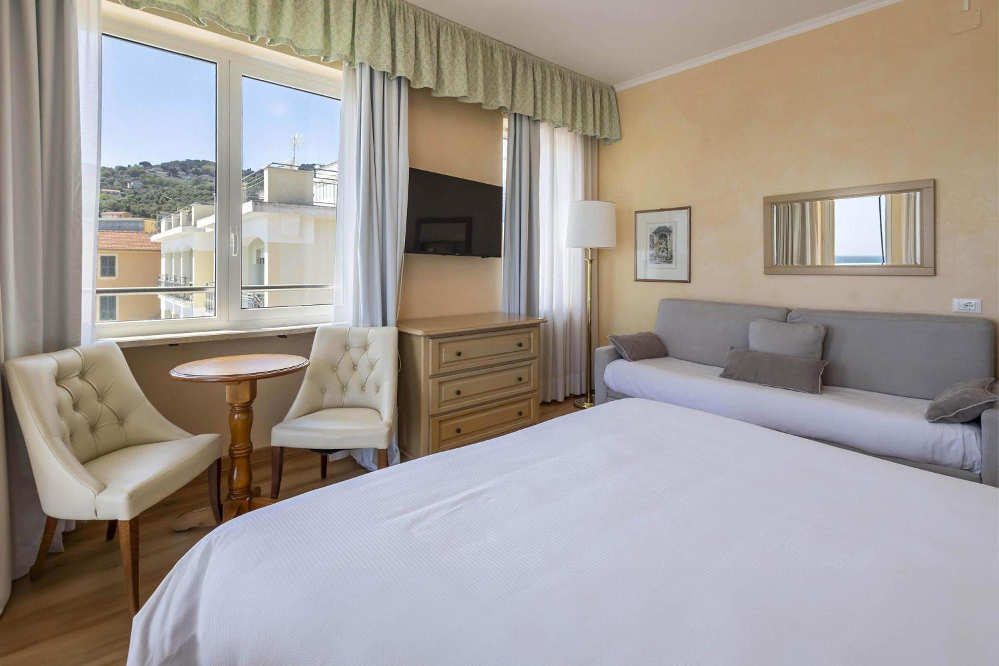 Junior Suite with Terrace and Side Sea View