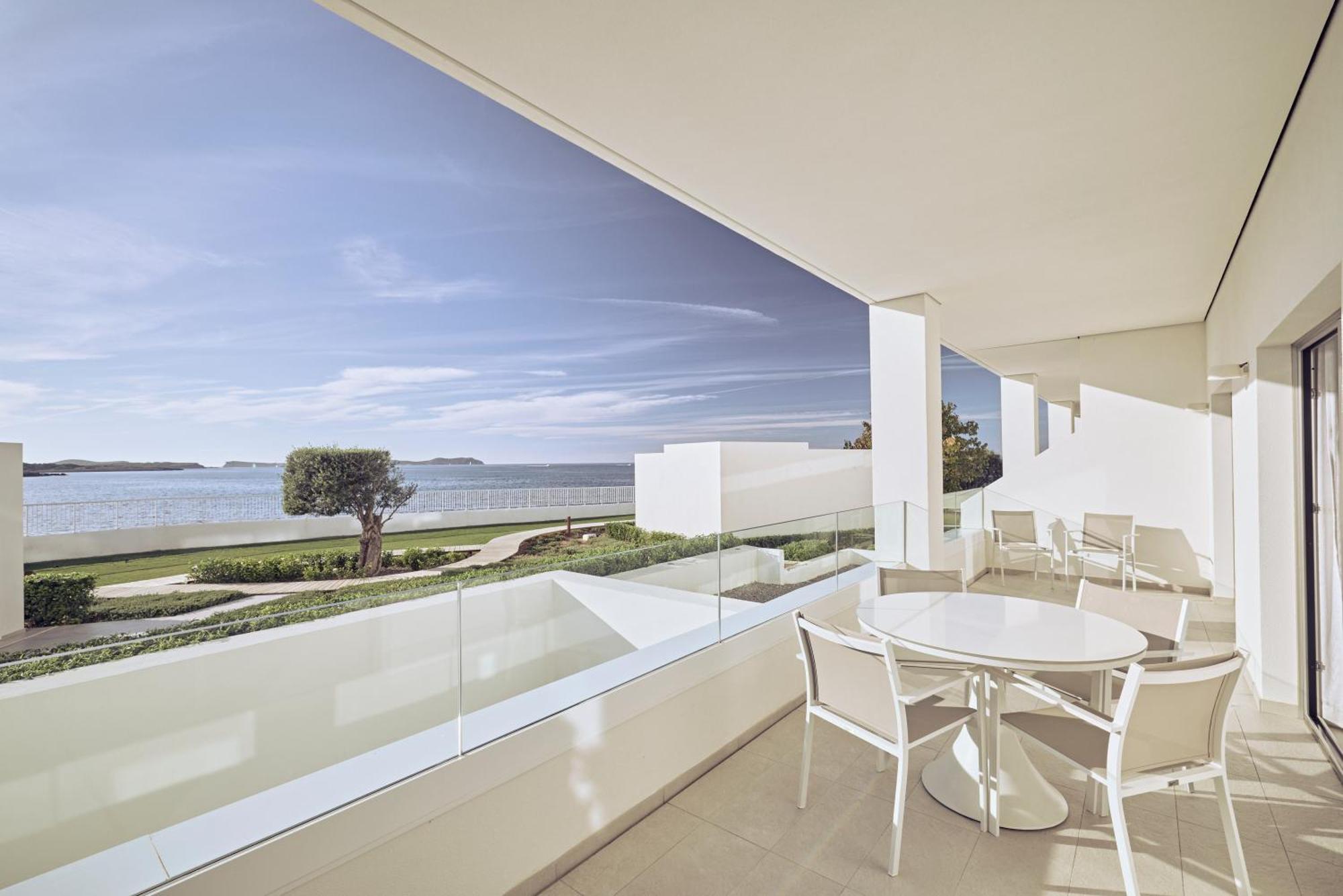 Two-Bedroom Suite with Sea View,1765181197:JPEG