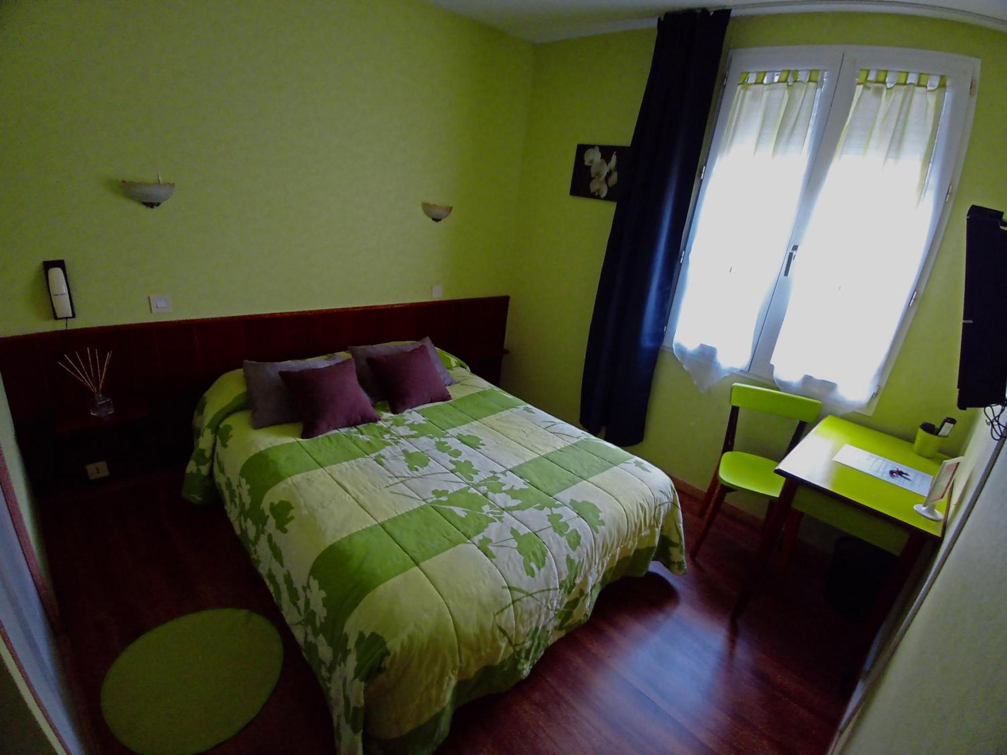 Double Room,1765186377:JPEG