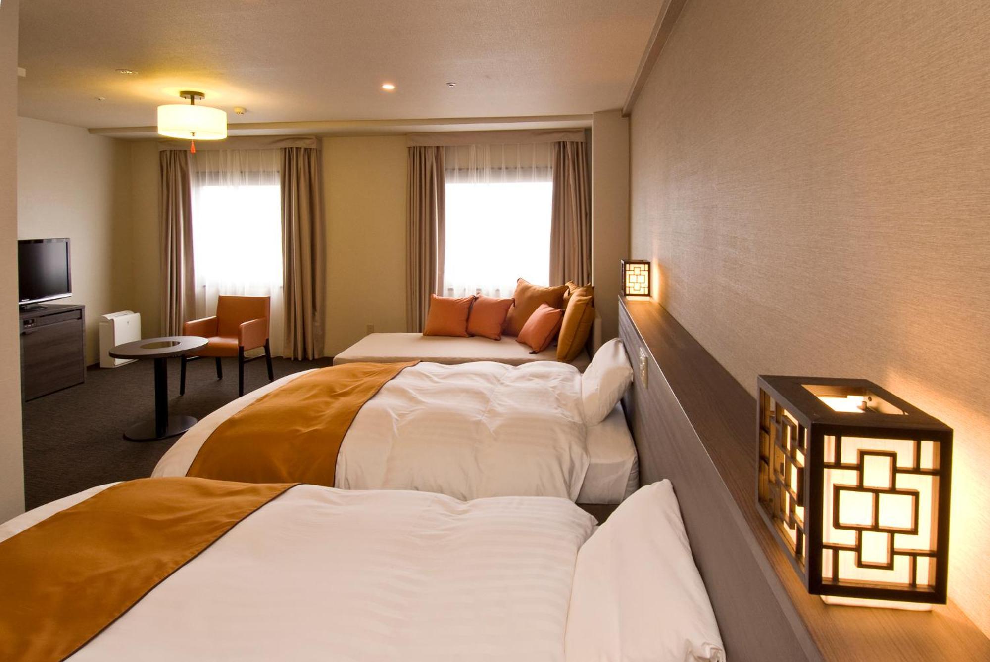 Large Twin Room - Non-Smoking