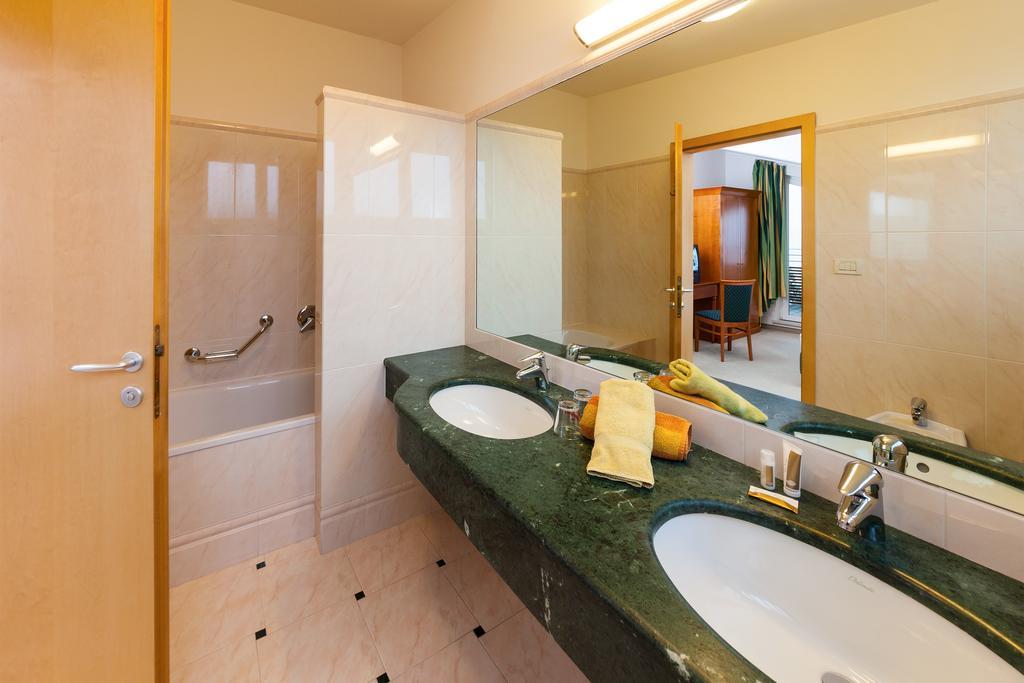 One-Bedroom Apartment with Balcony