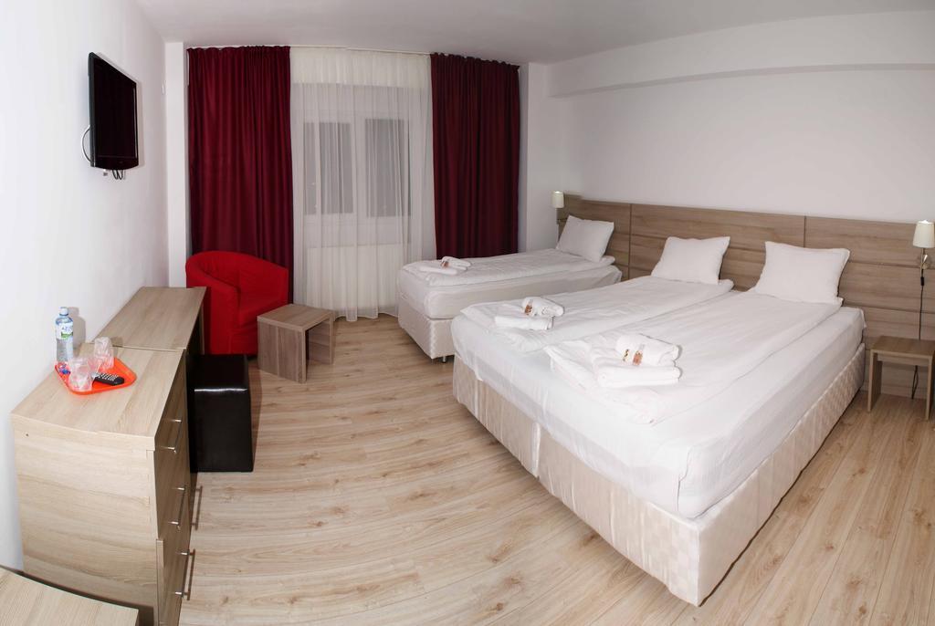Triple Room,742847602:JPEG