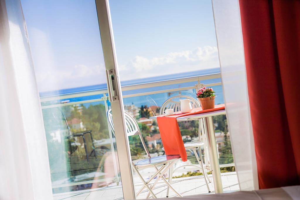 One-Bedroom Apartment with Sea View